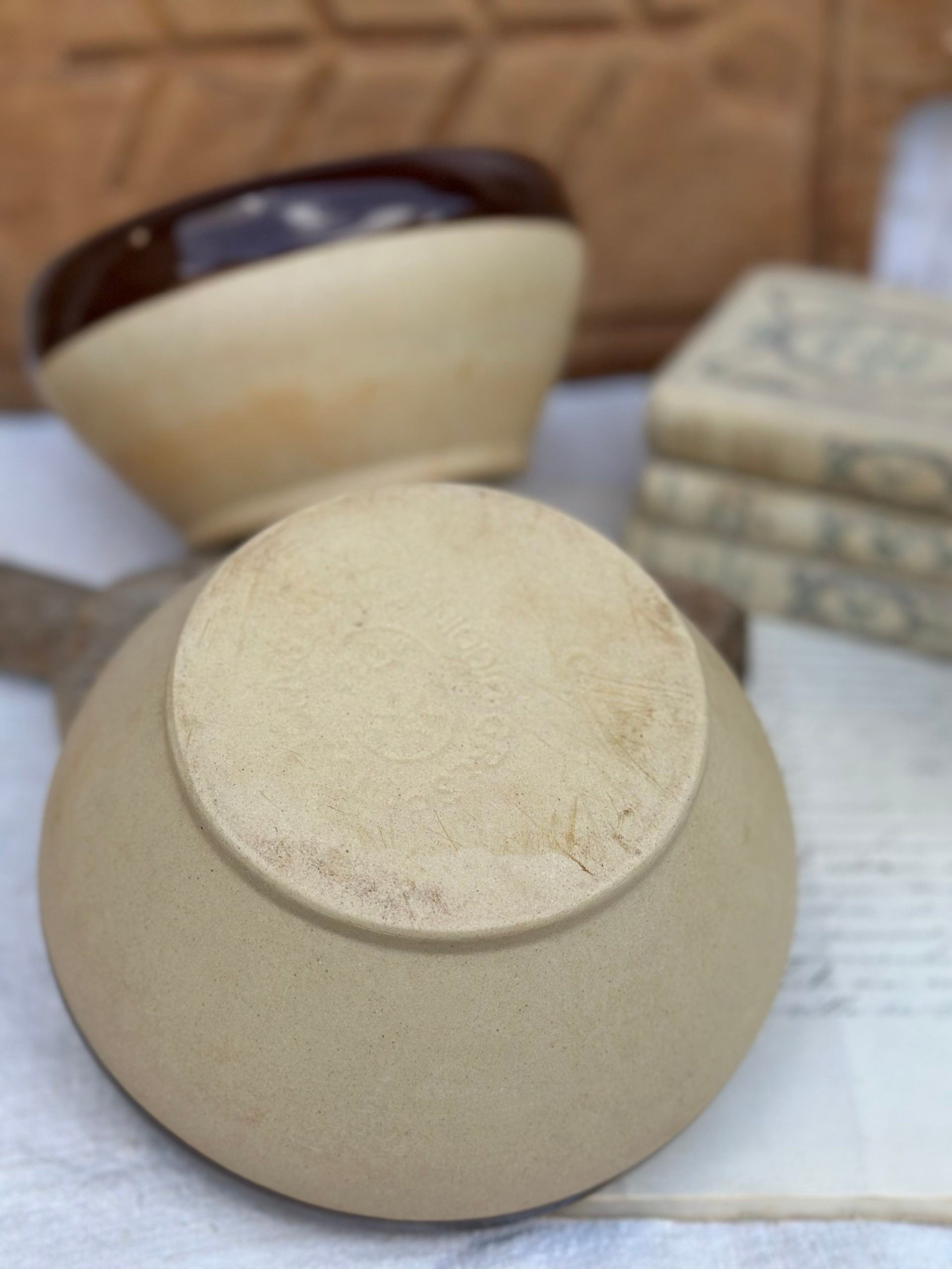 Deux grands bols / terrines en grès Digoin