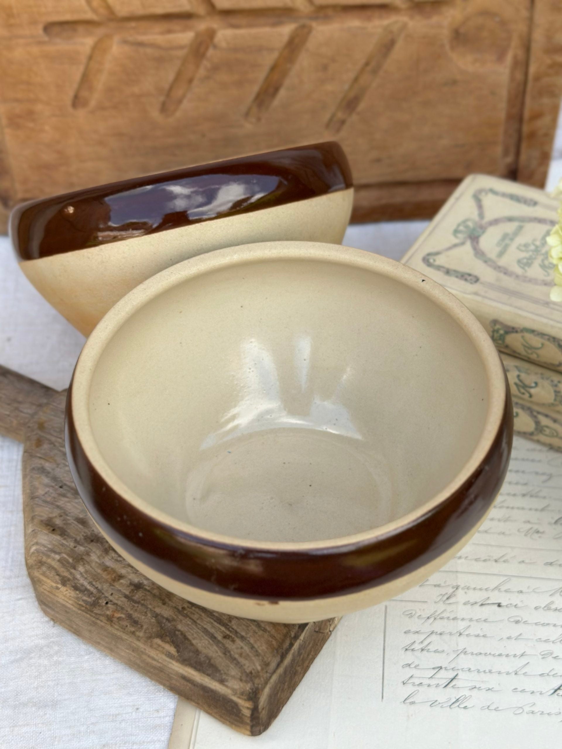 Deux grands bols / terrines en grès Digoin