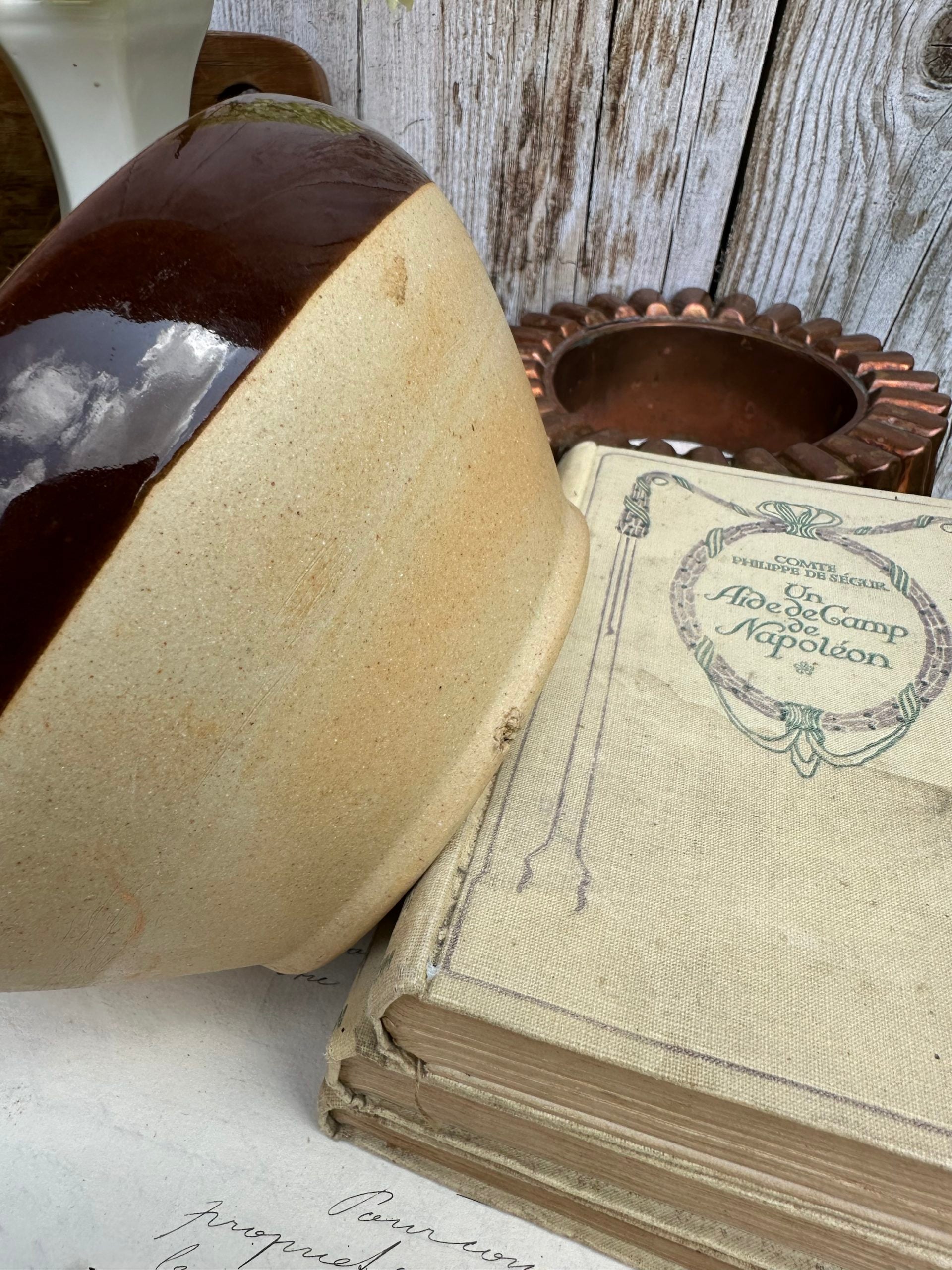 Deux grands bols / terrines en grès Digoin