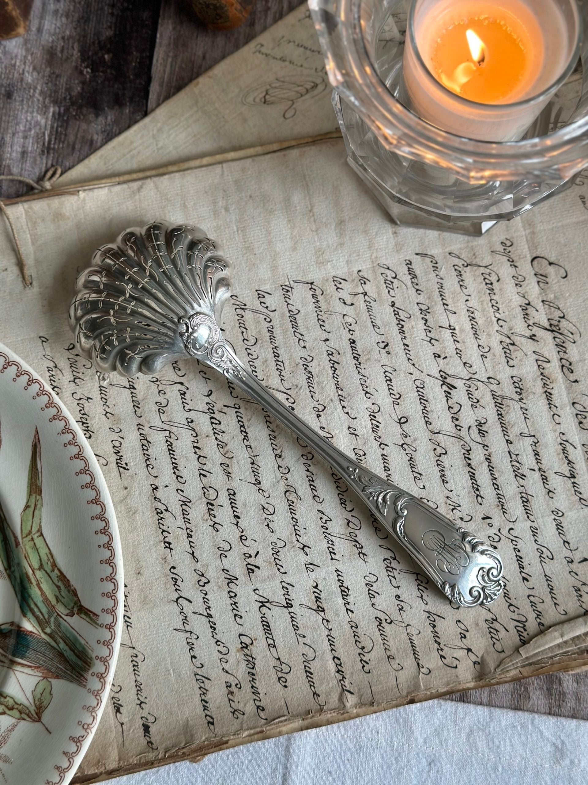 Cuillère à soupoudrer en métal argenté, Cailar Bayard, monogramme MB / BM