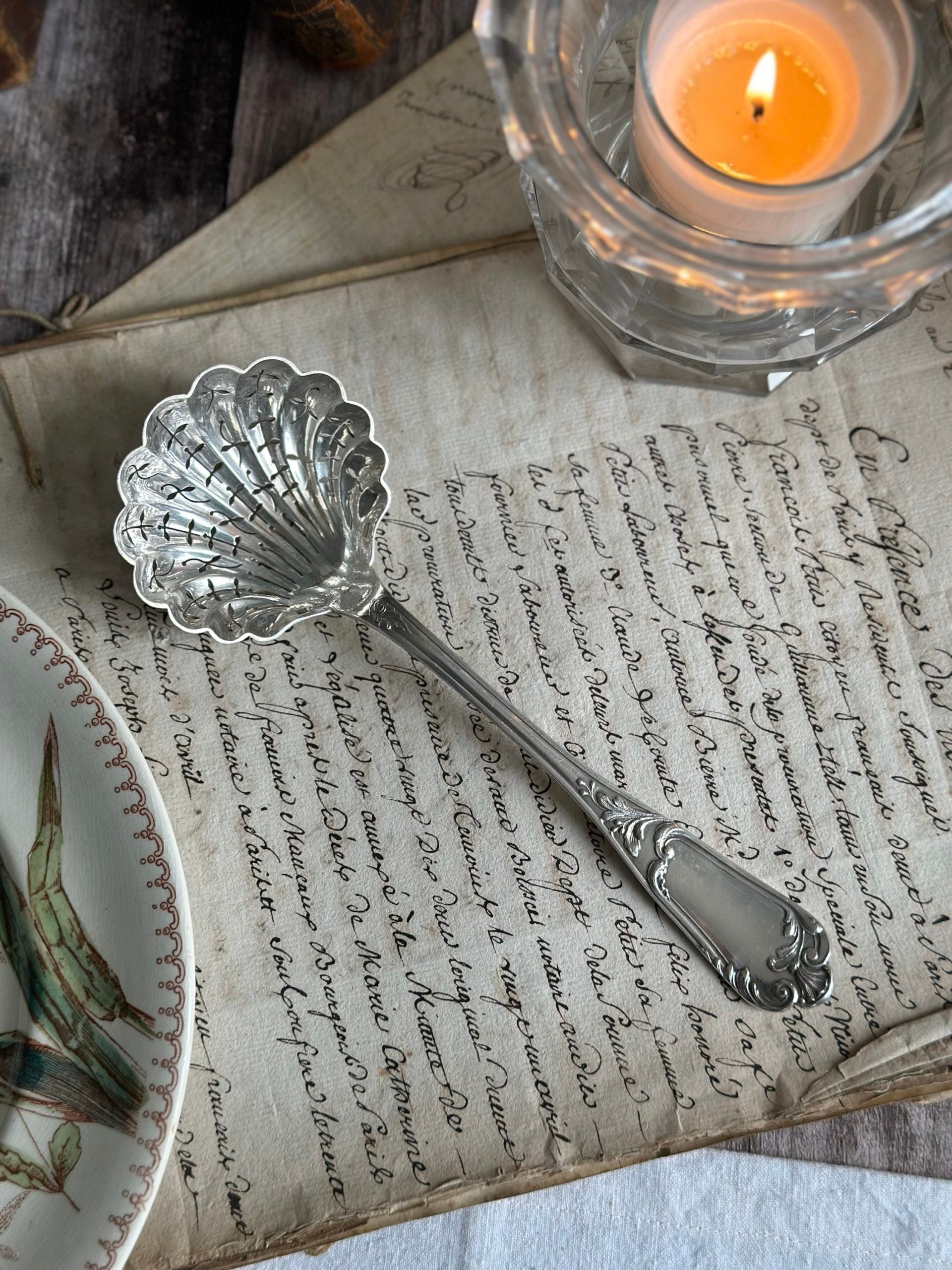 Cuillère à soupoudrer en métal argenté, Cailar Bayard, monogramme MB / BM