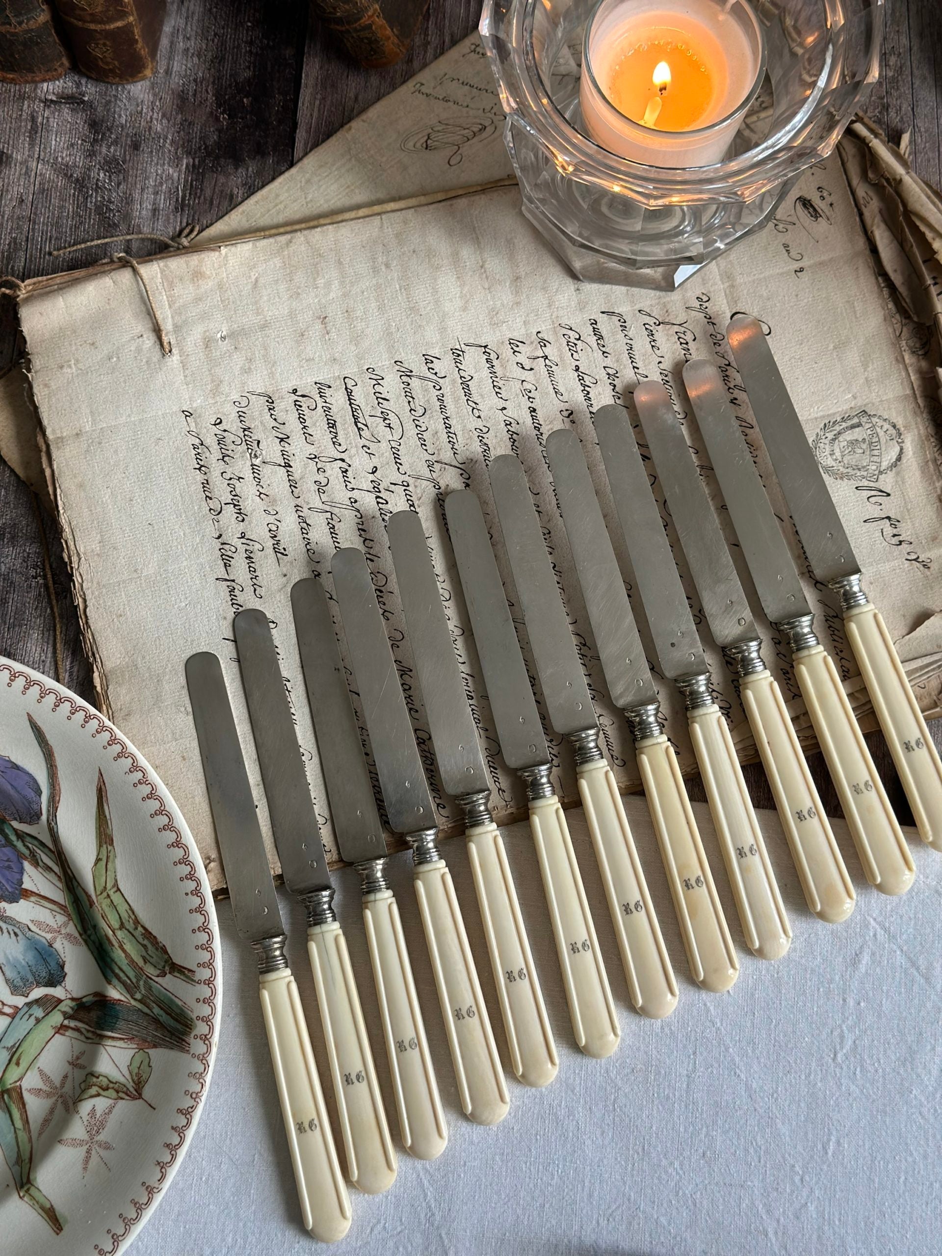 Suite de 12 couteaux à fruits, lame en argent massif (poinçon Minerve), monogrammés - époque Napoléon III