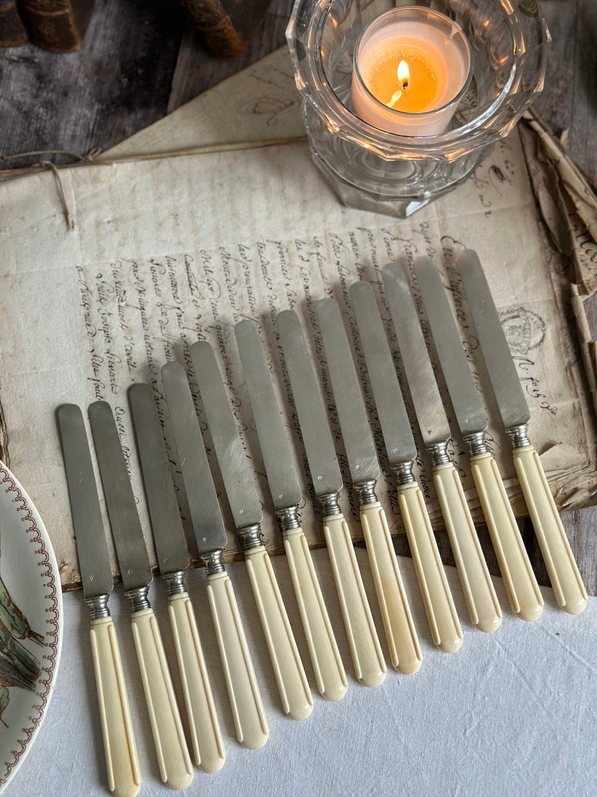 Suite de 12 couteaux à fruits, lame en argent massif (poinçon Minerve), monogrammés - époque Napoléon III