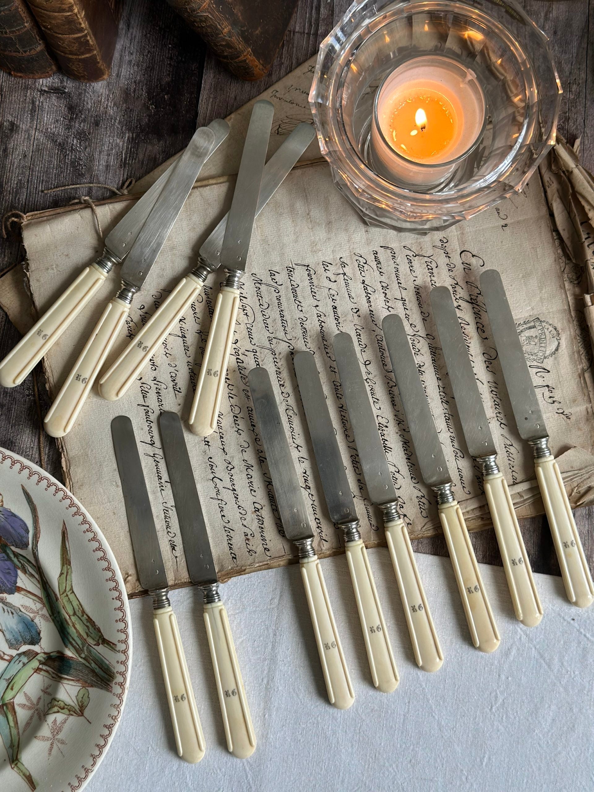 Suite de 12 couteaux à fruits, lame en argent massif (poinçon Minerve), monogrammés - époque Napoléon III