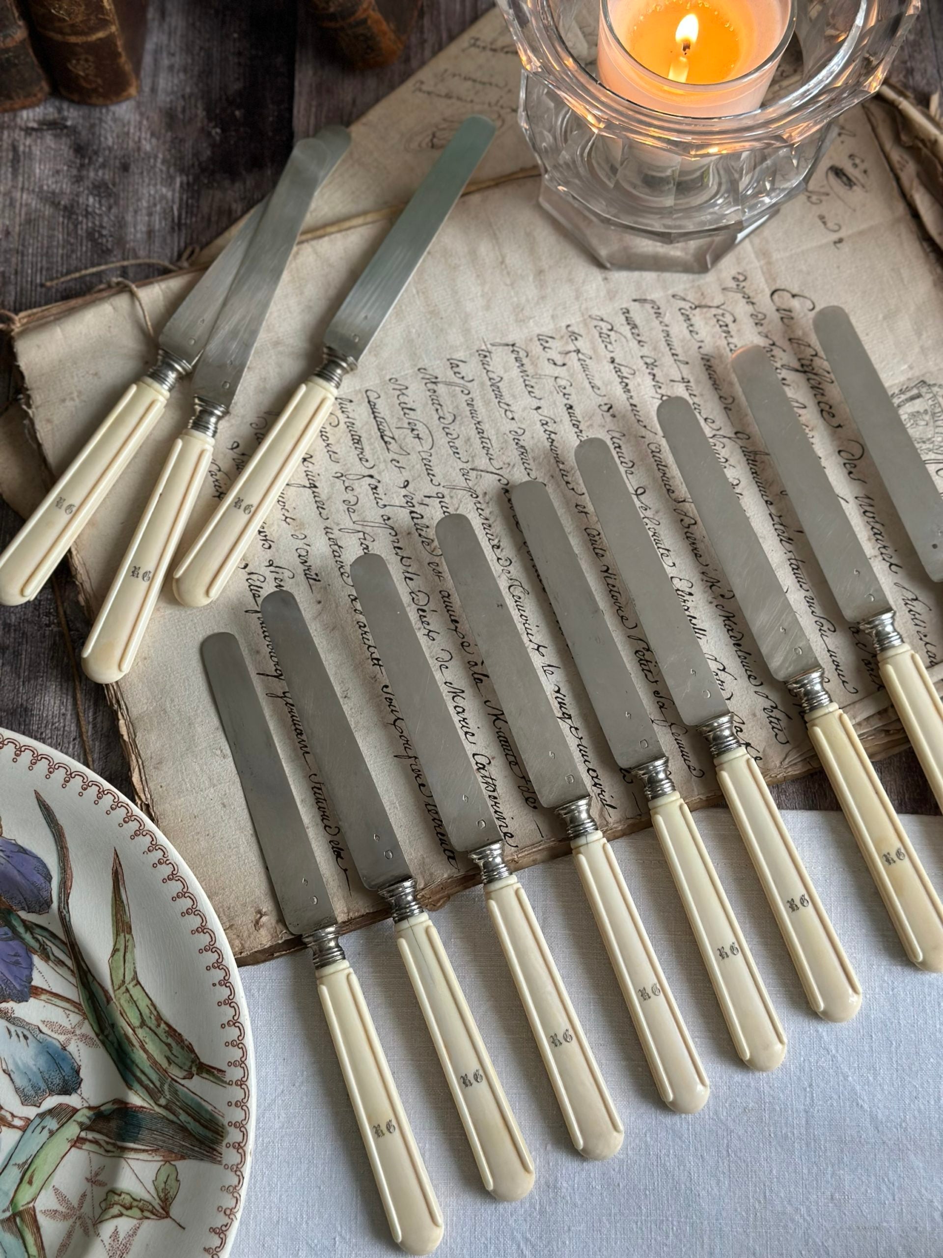 Suite de 12 couteaux à fruits, lame en argent massif (poinçon Minerve), monogrammés - époque Napoléon III