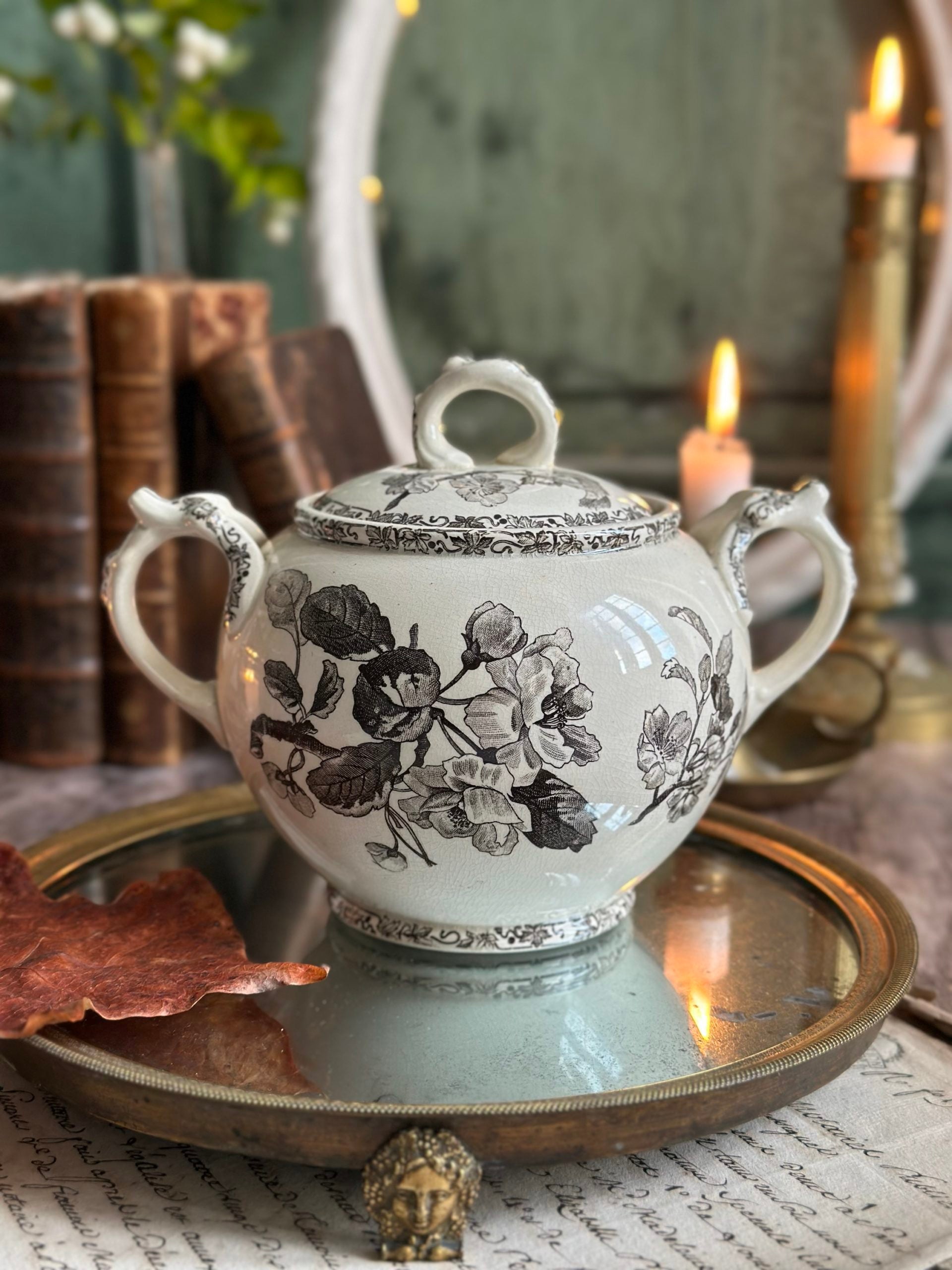 Large sugar bowl from Choisy-le-Roi, apple blossoms, 19th century