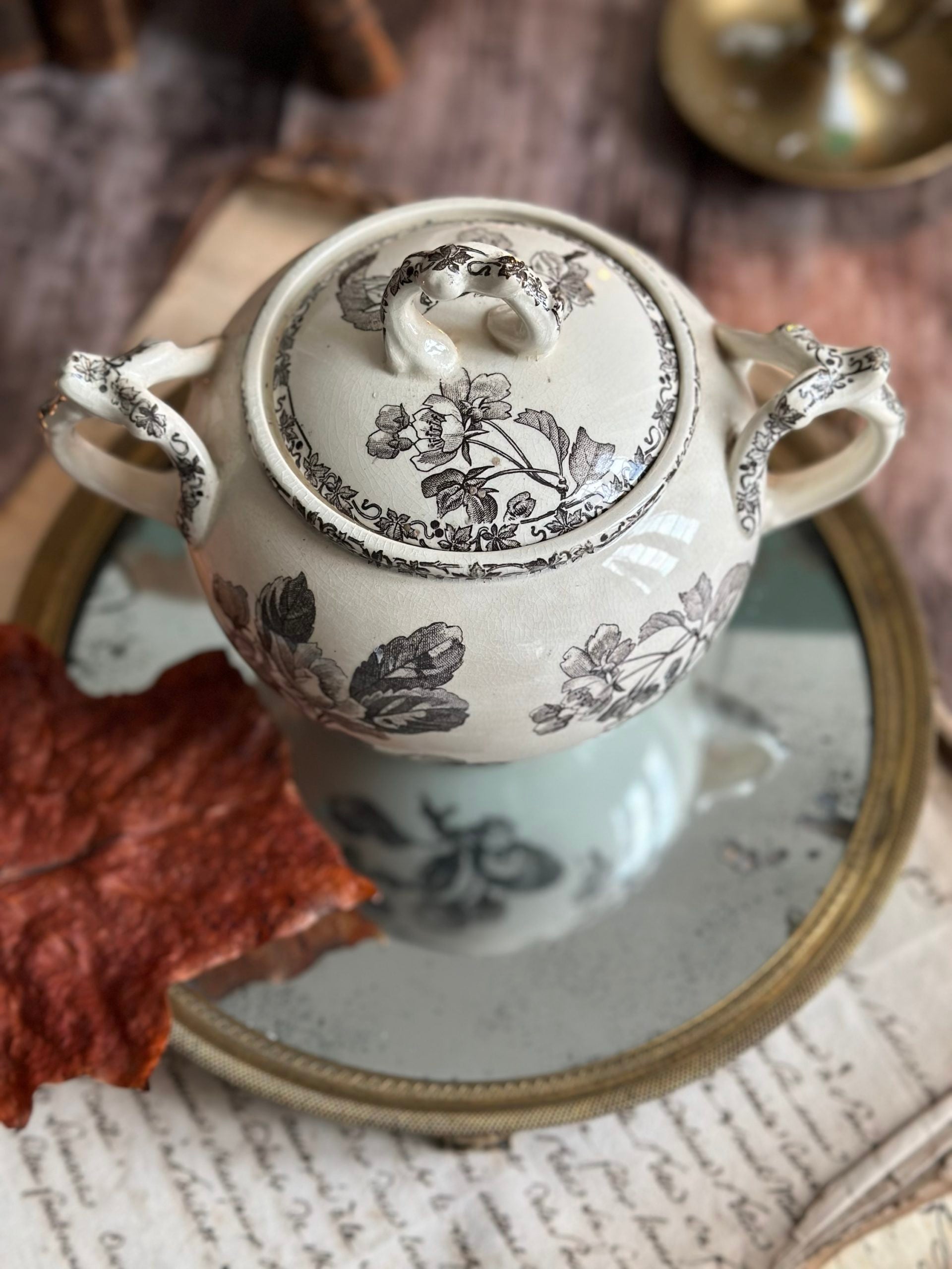 Large sugar bowl from Choisy-le-Roi, apple blossoms, 19th century