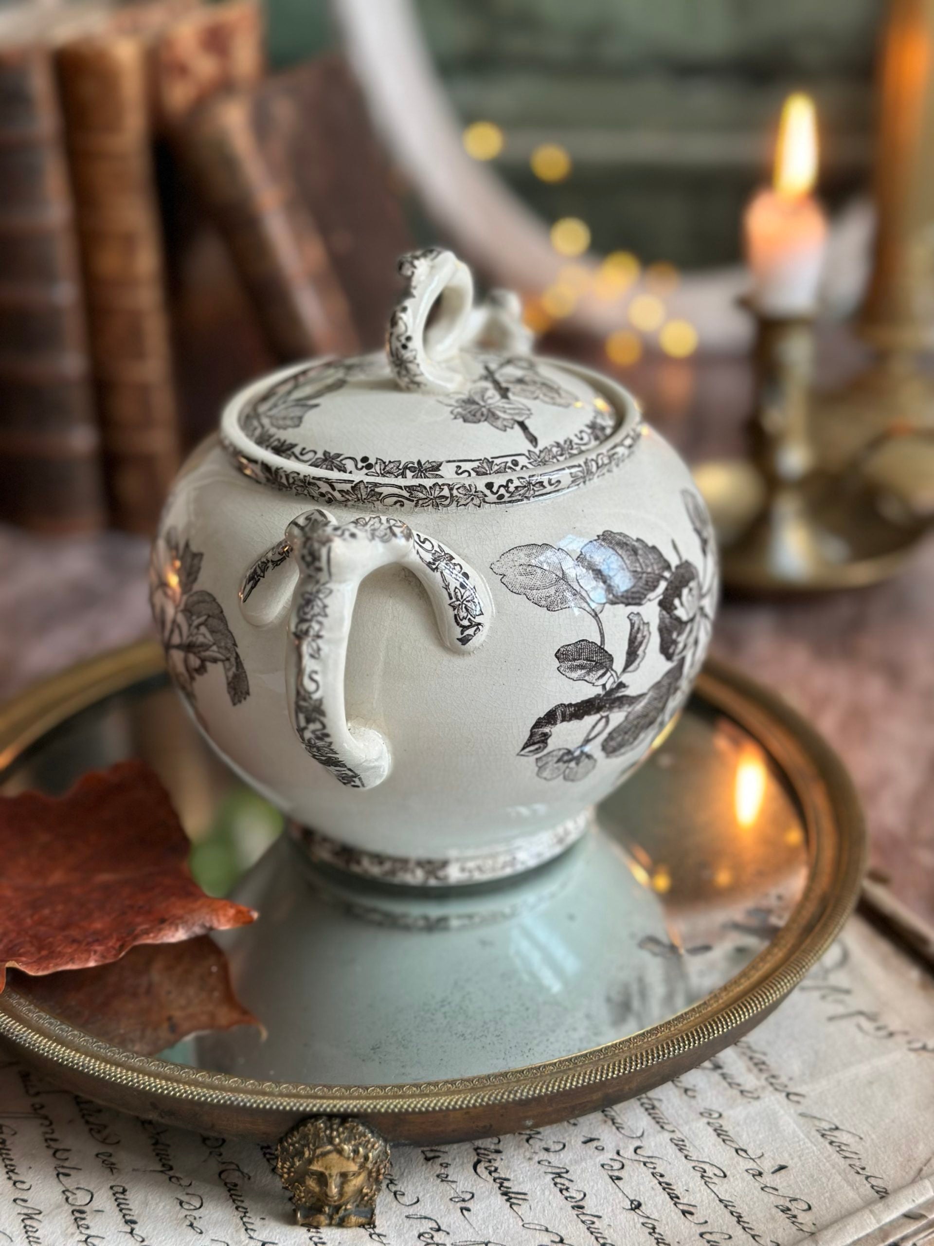 Large sugar bowl from Choisy-le-Roi, apple blossoms, 19th century