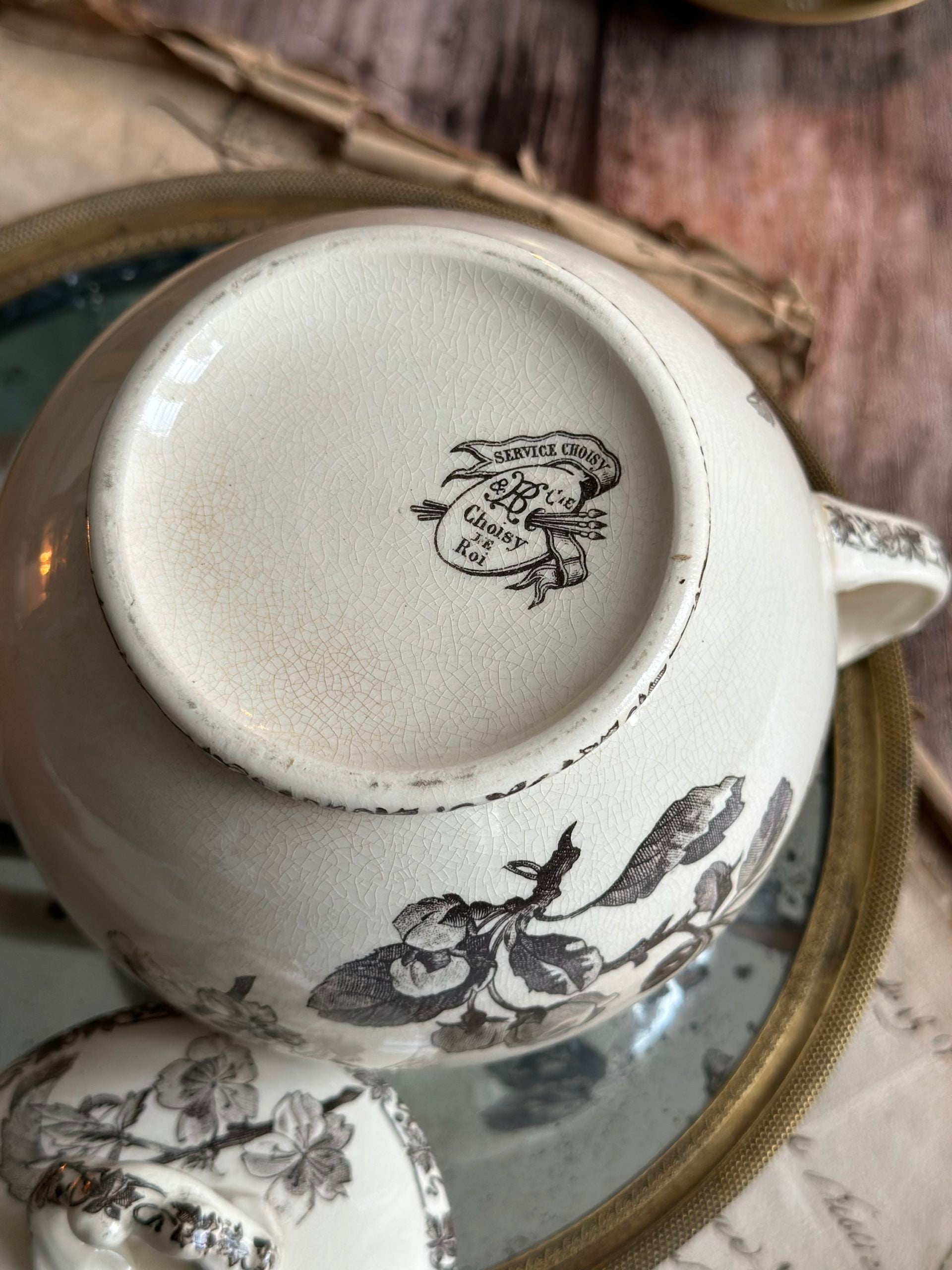 Large sugar bowl from Choisy-le-Roi, apple blossoms, 19th century