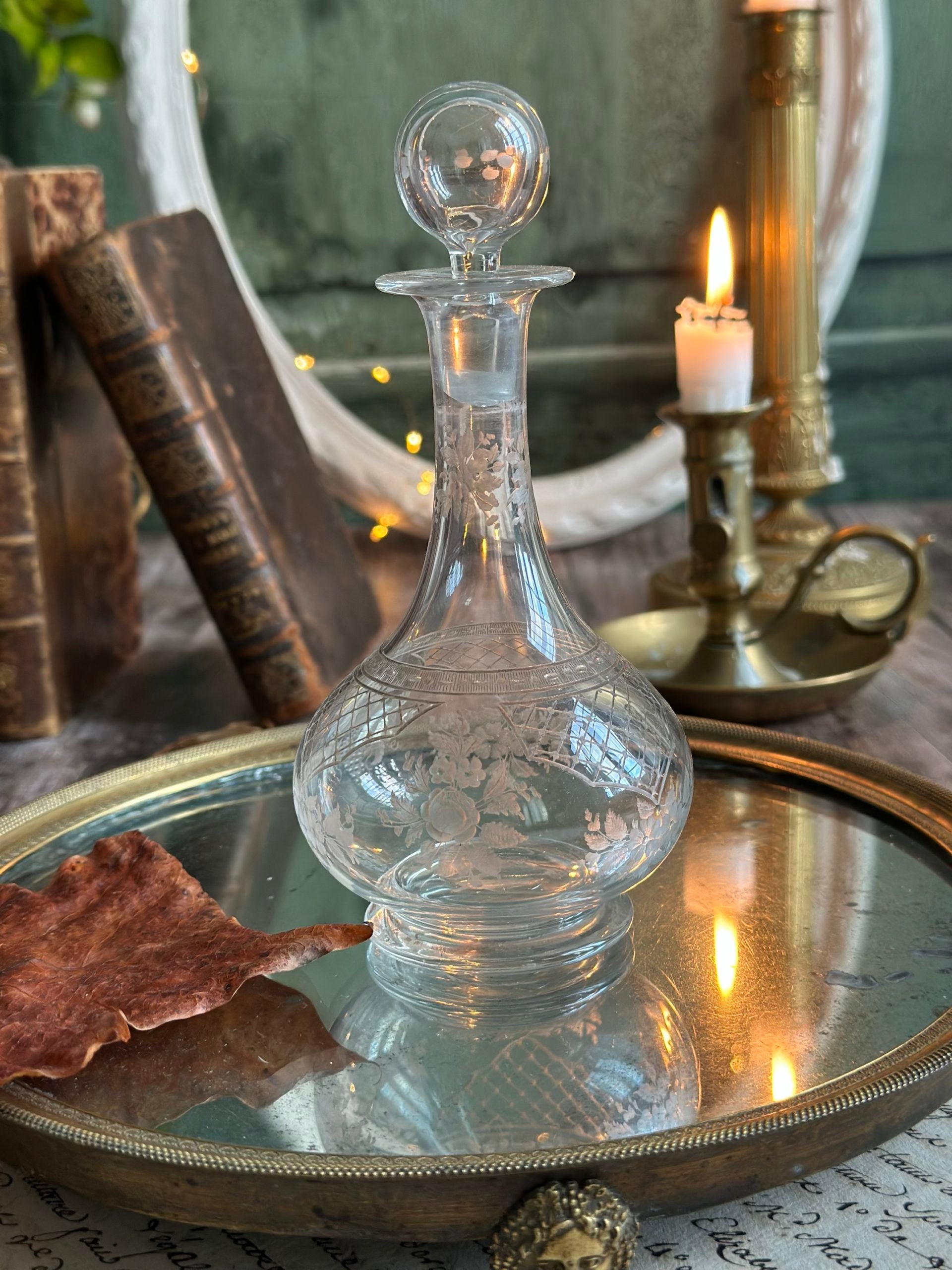 Petit flacon en cristal gravé, monogrammée