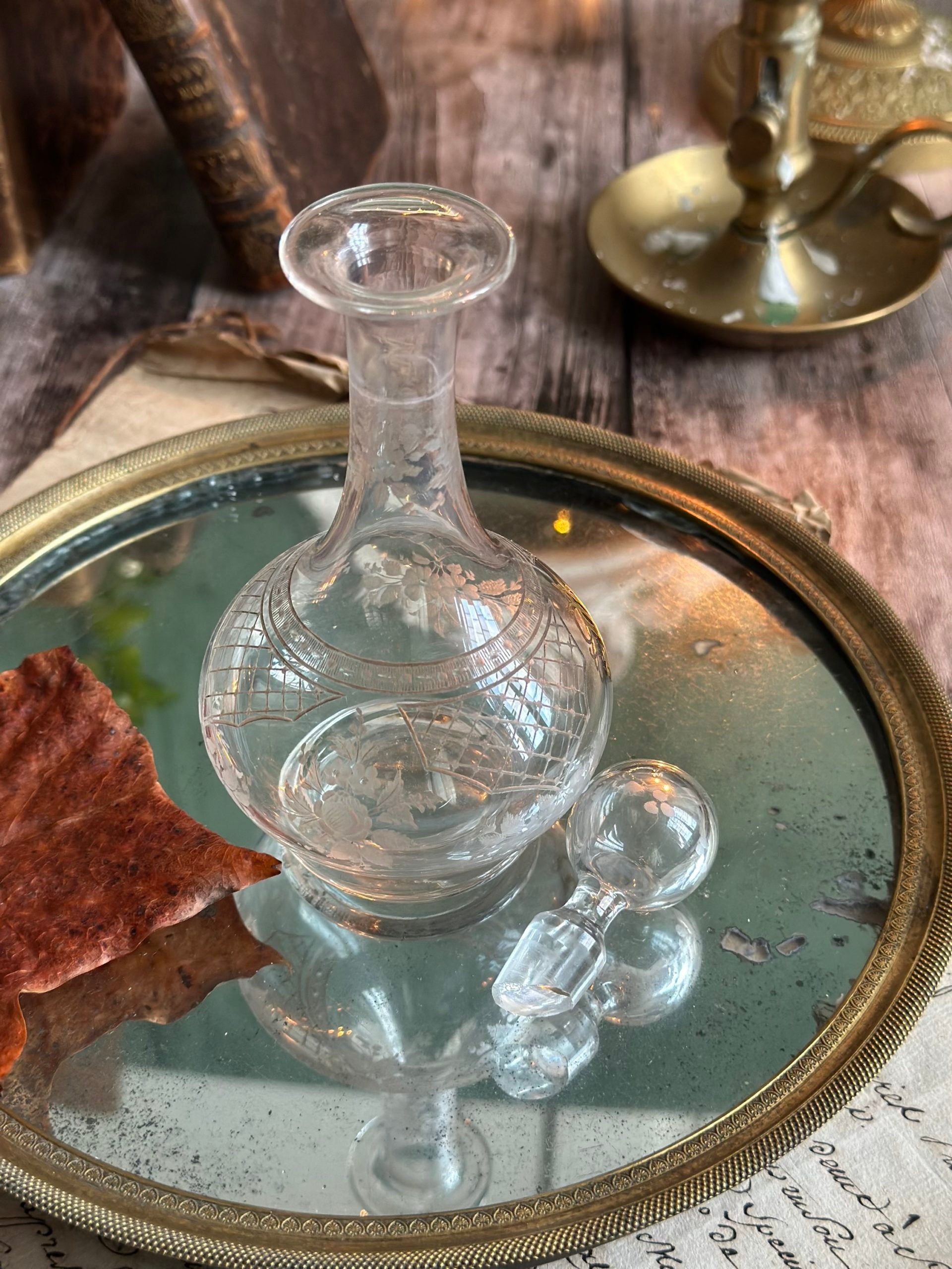Petit flacon en cristal gravé, monogrammée