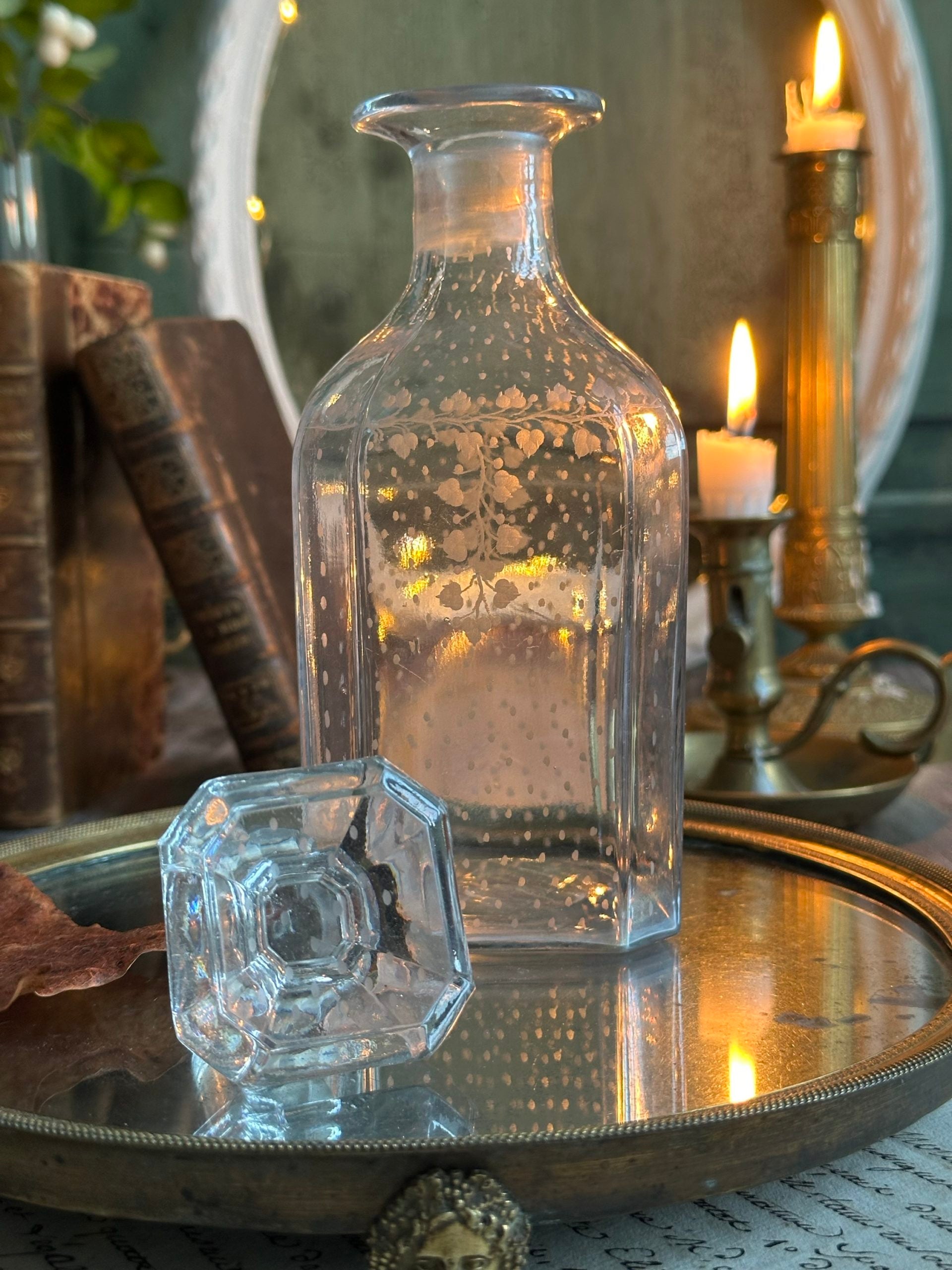Carafe à liqueur en verre soufflé, joliment gravée, XIXème