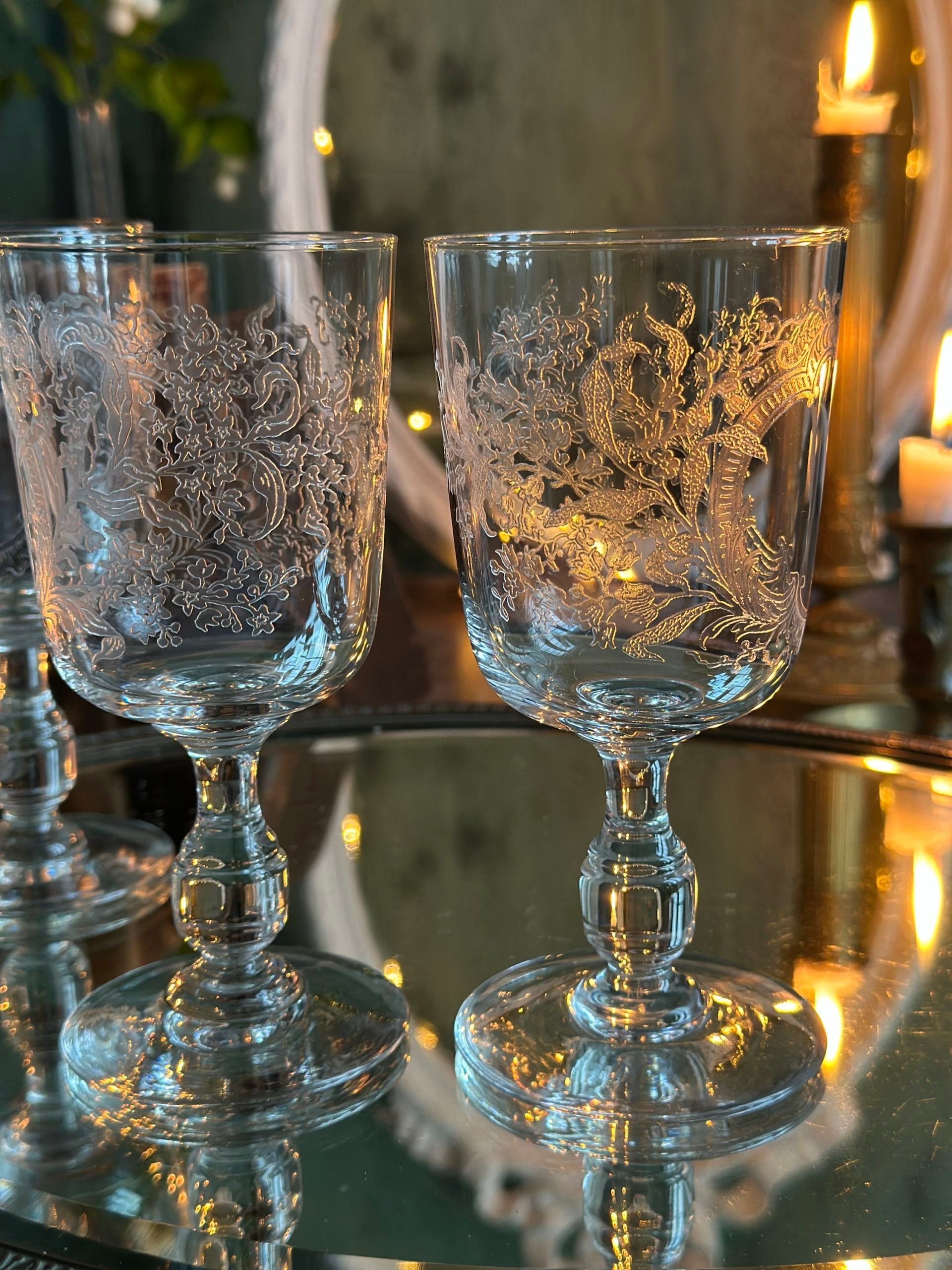 Exceptional set of 6 red wine/water glasses in Baccarat crystal engraved with the initial V