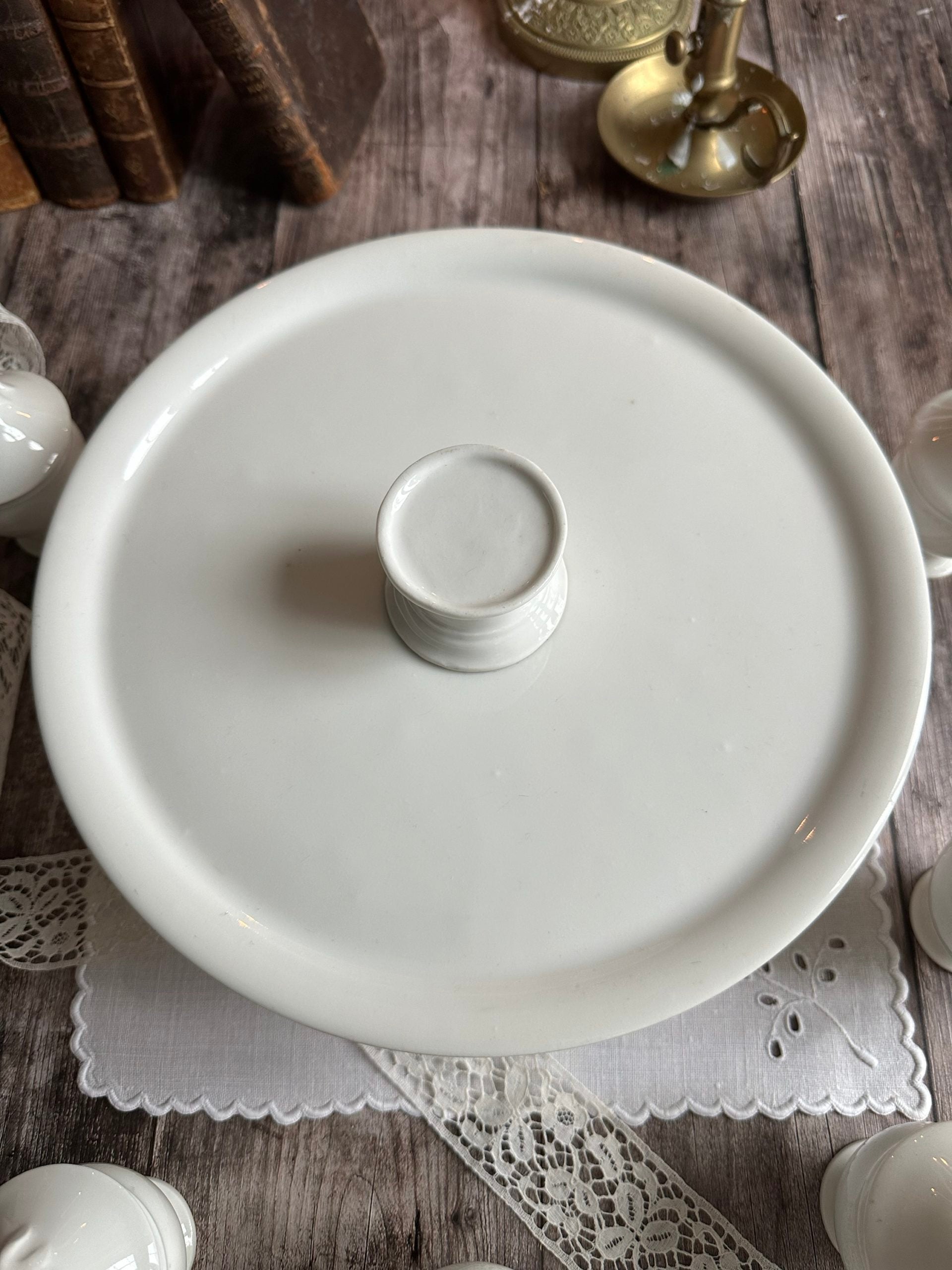 Sublime service à crème ancien avec 7 pots à crème et le grand plateau, en porcelaine XIXème