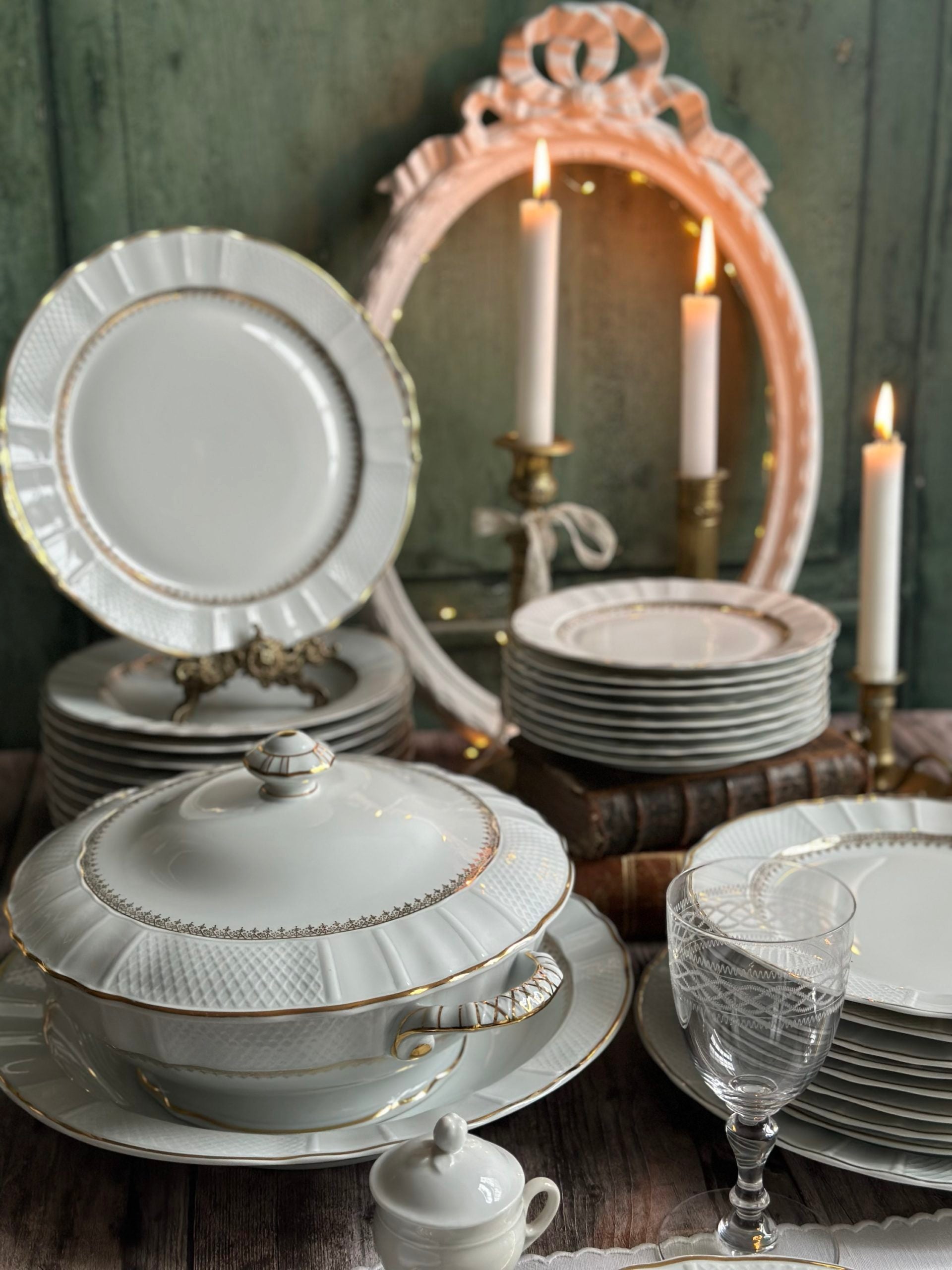 Exquisite 9-person dinner service from the prestigious Bernardaud factory, Malmaison model. Limoges porcelain.