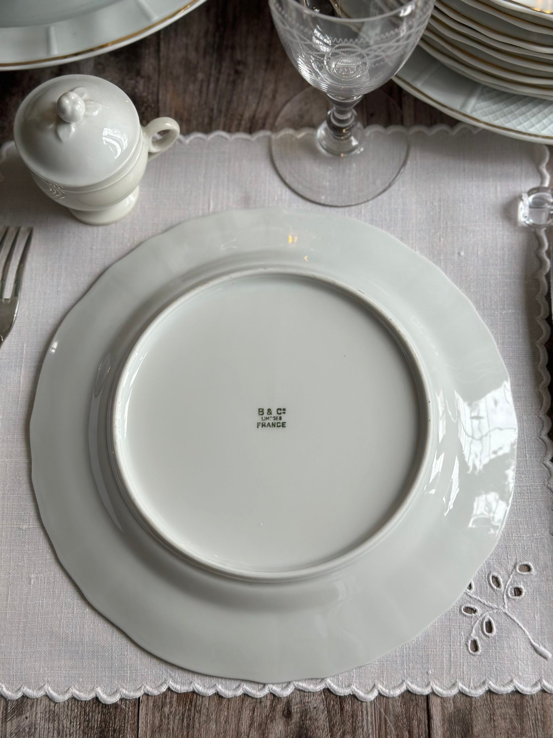 Set of 6 dinner plates from the prestigious Bernardaud factory, Malmaison pattern. Limoges porcelain.