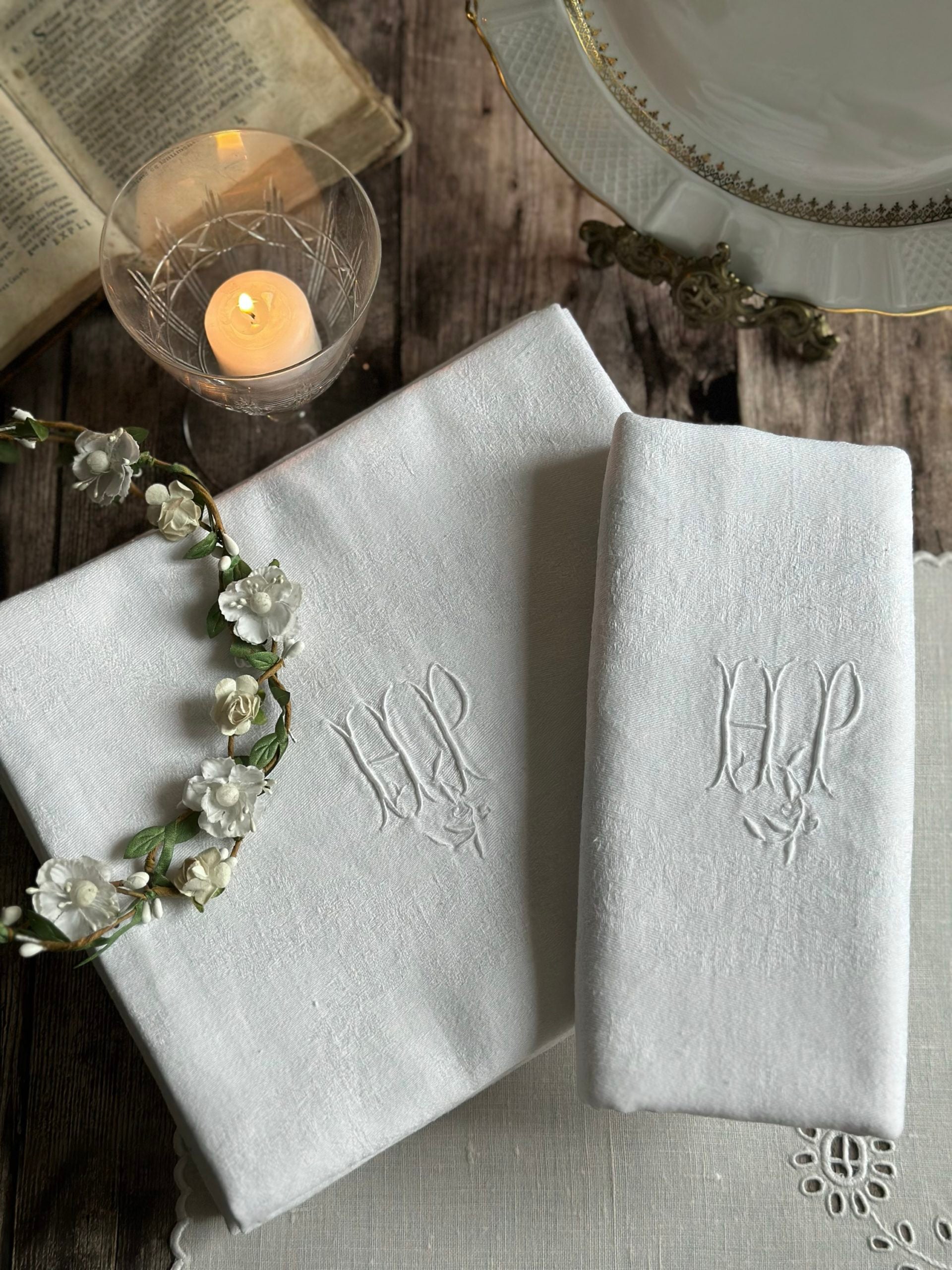 Ensemble de 8 serviettes en coton damassé, monogramme HP brodé main