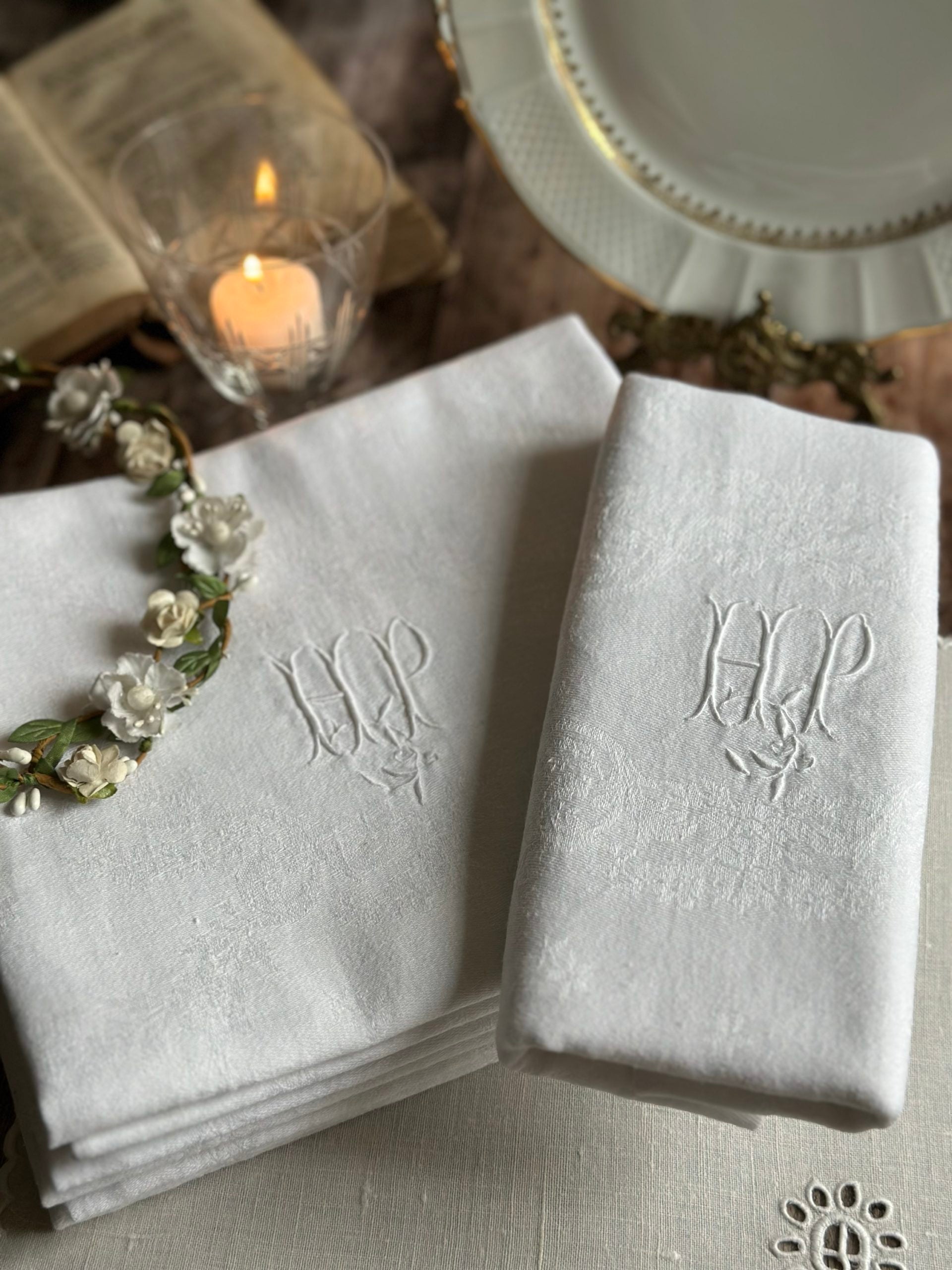 Ensemble de 8 serviettes en coton damassé, monogramme HP brodé main