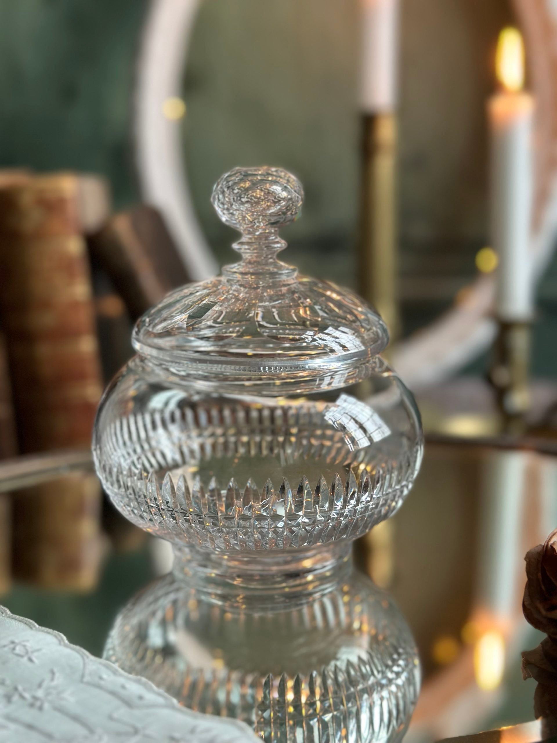 Bonbonnière ou sucrier en cristal taillé Baccarat, avant 1936