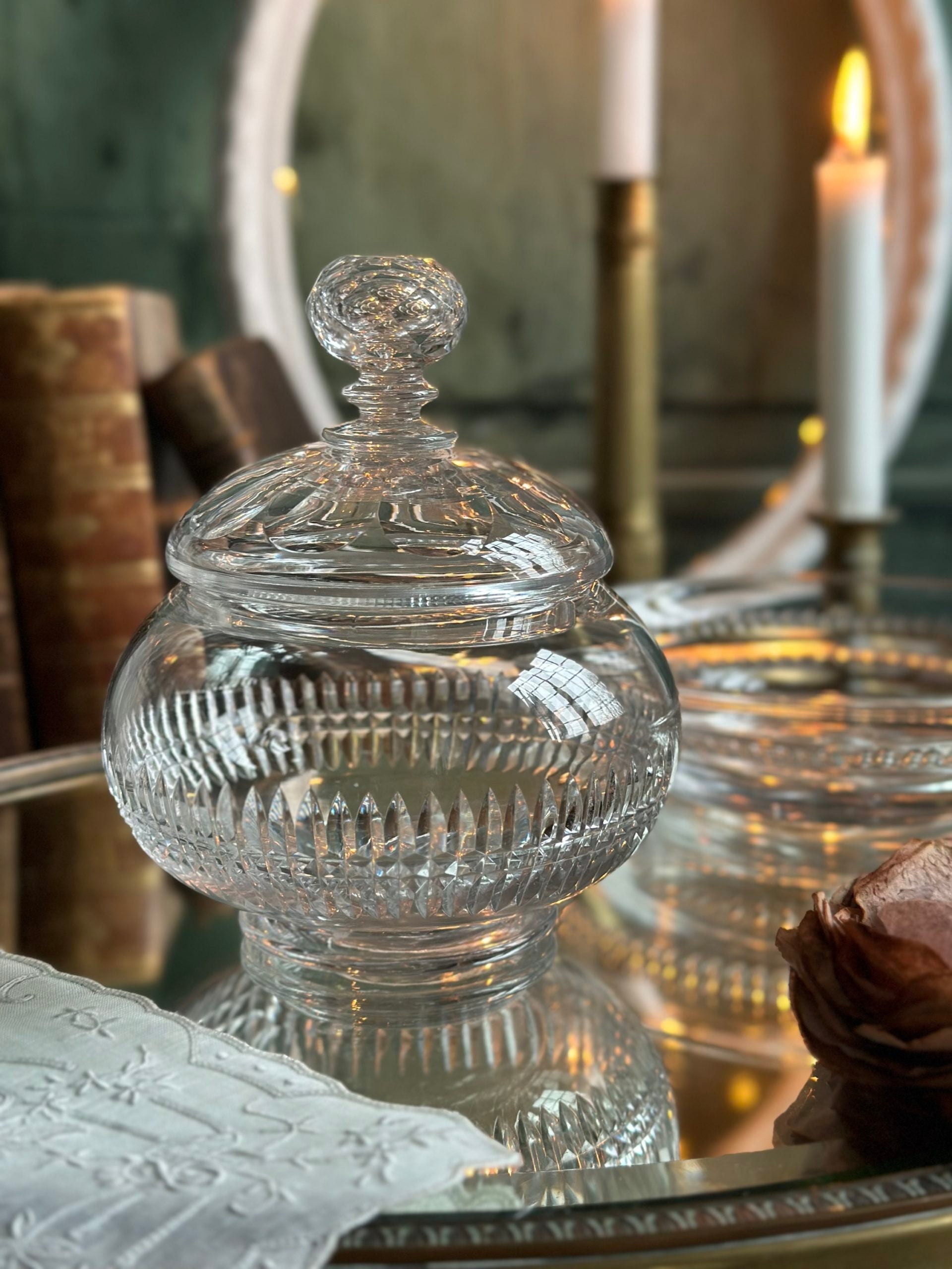 Bonbonnière ou sucrier en cristal taillé Baccarat, avant 1936