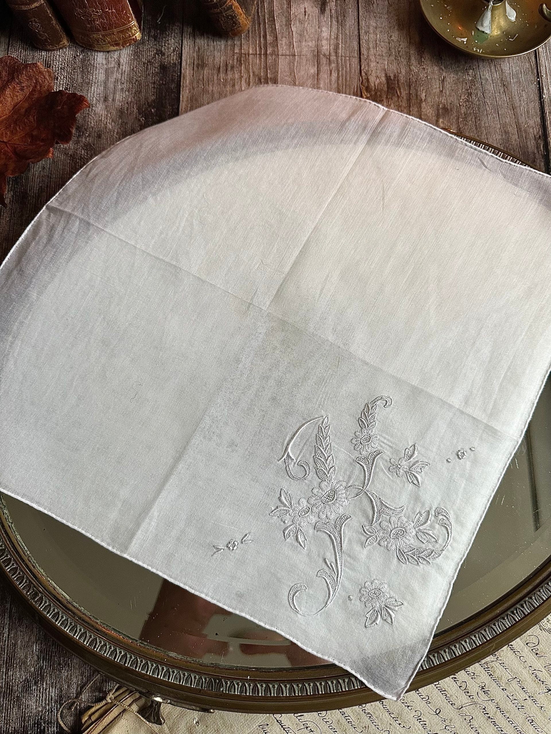 V. Mouchoir ancien brodé main - monogramme K