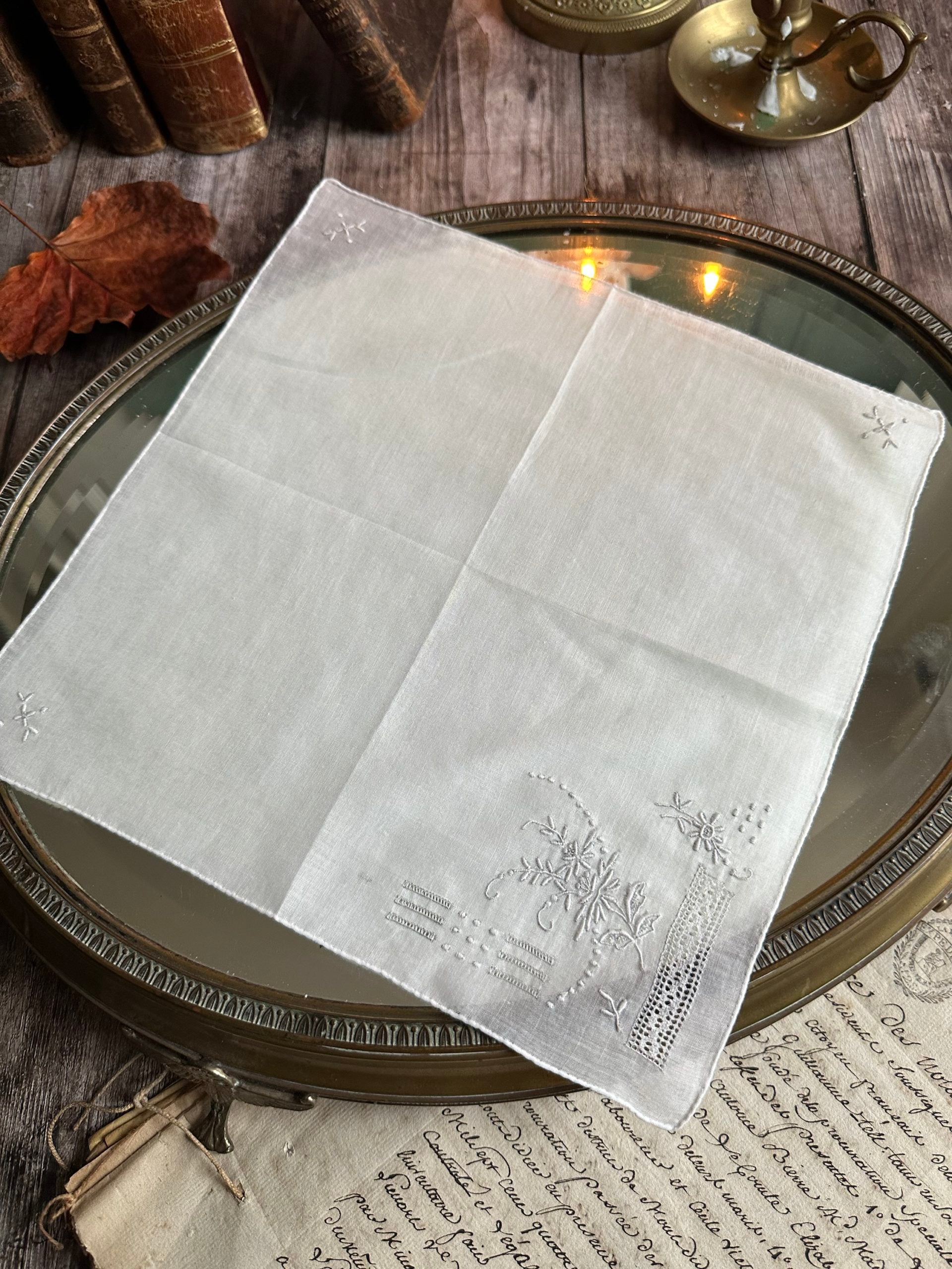 VIII. Mouchoir ancien brodé main