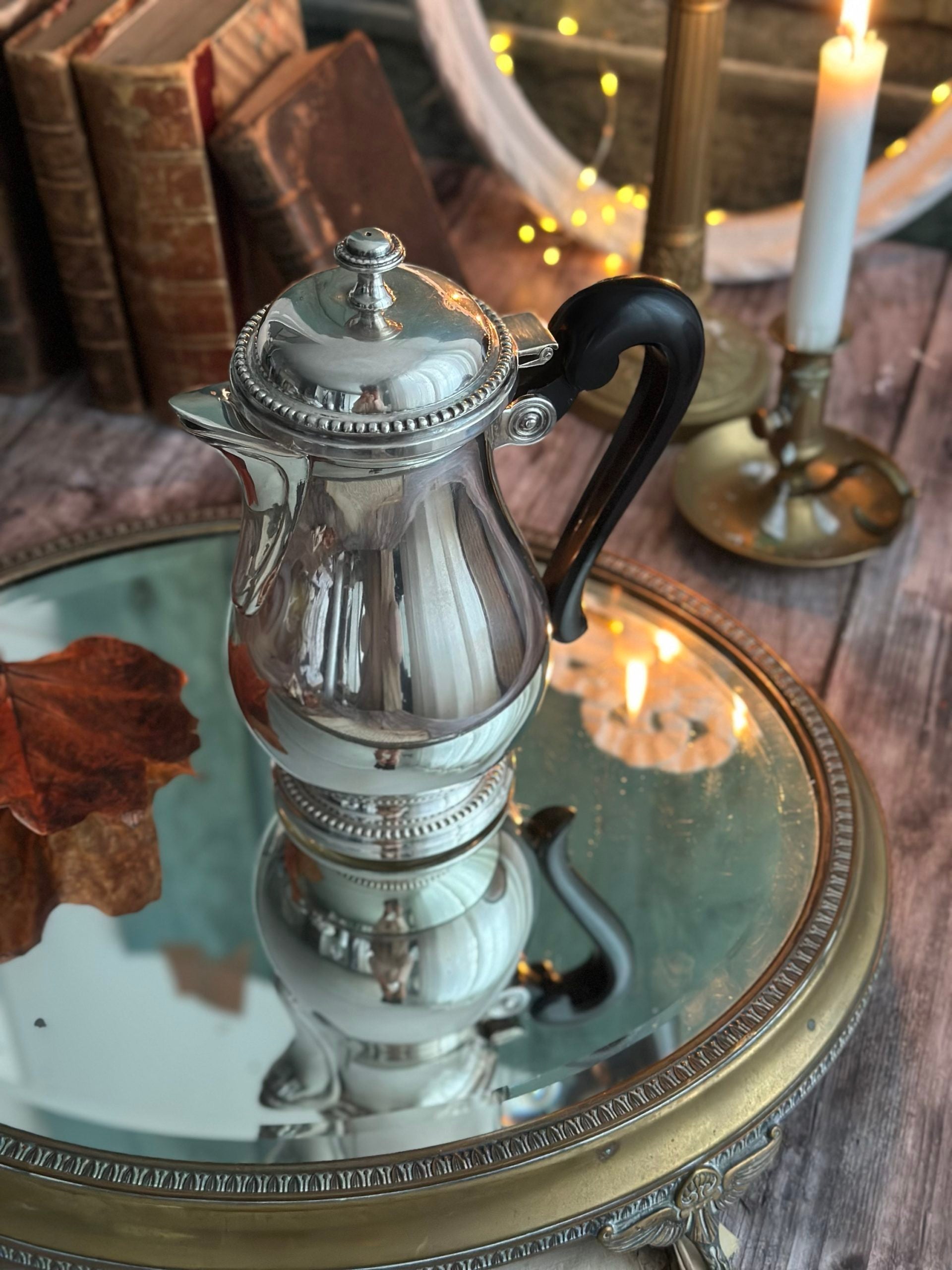 I. Elégante théière / cafetière en métal argenté