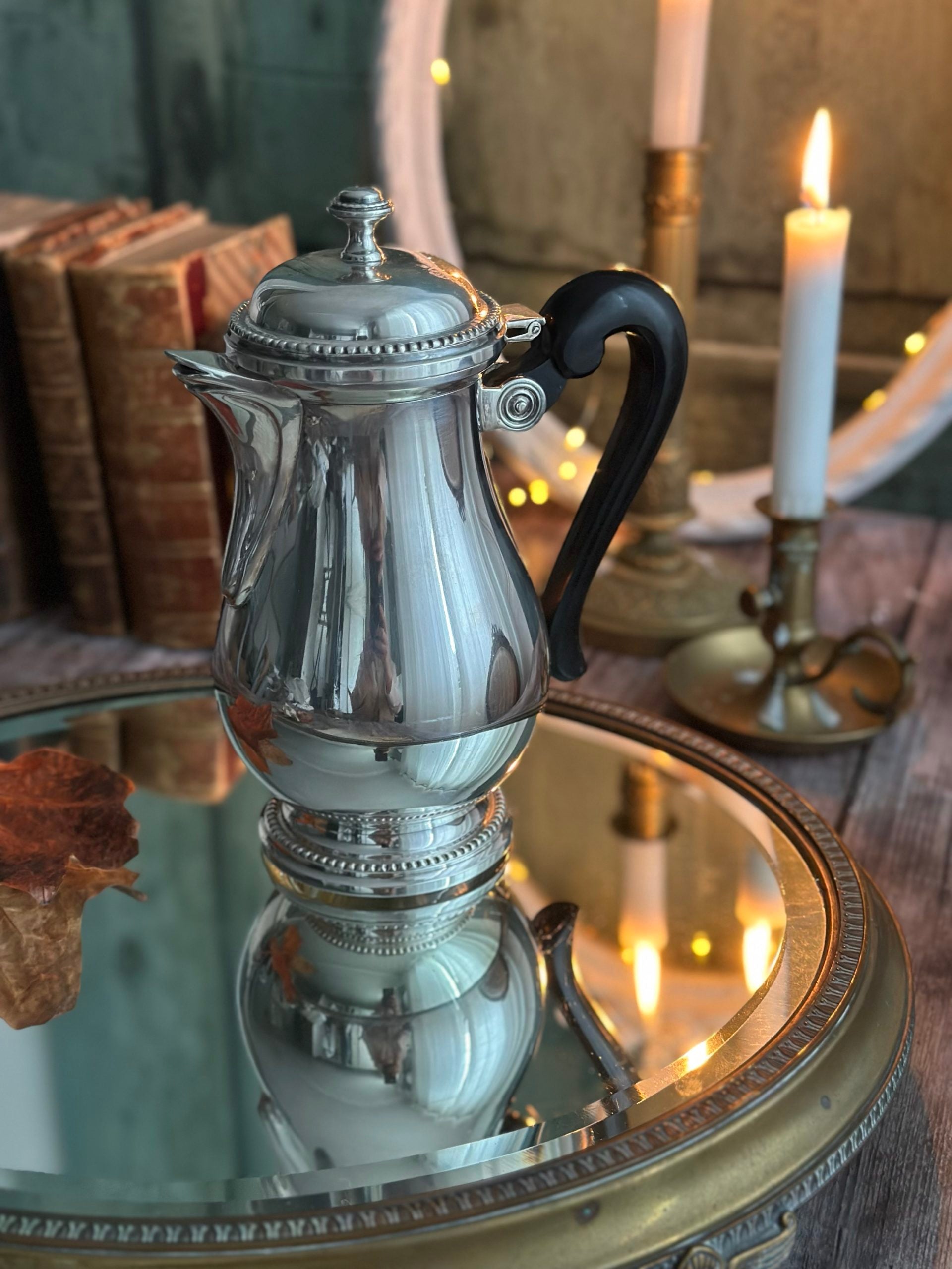 I. Elégante théière / cafetière en métal argenté