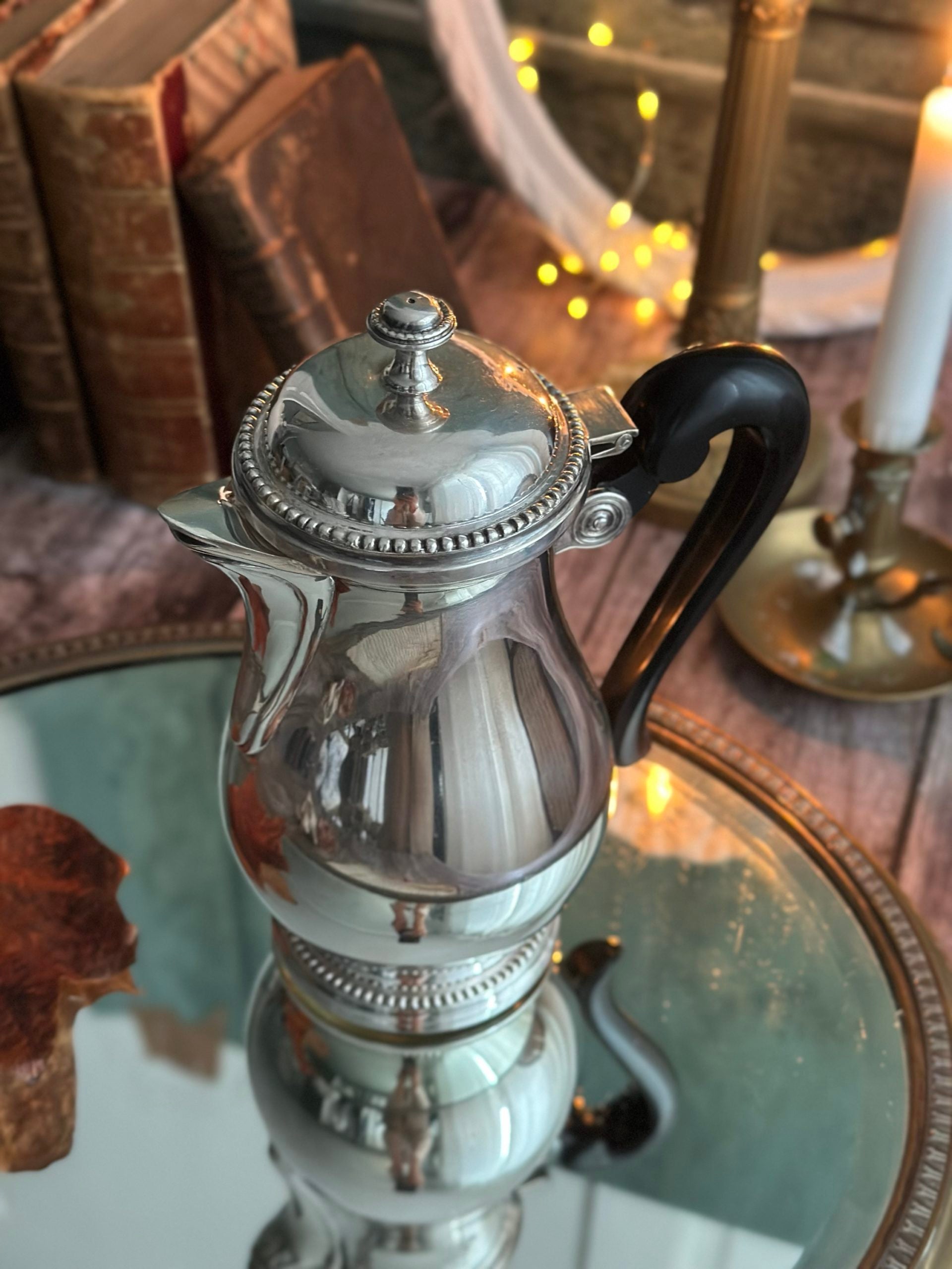 I. Elégante théière / cafetière en métal argenté