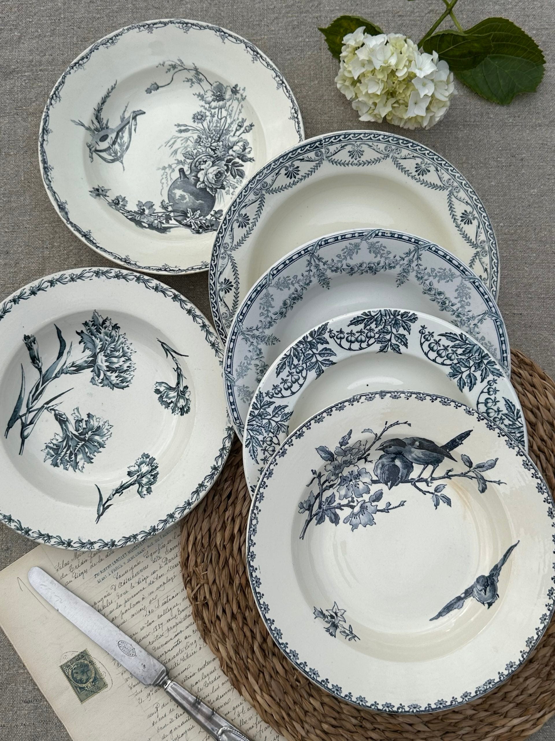 I. Suite de 6 assiettes creuses dépareillées