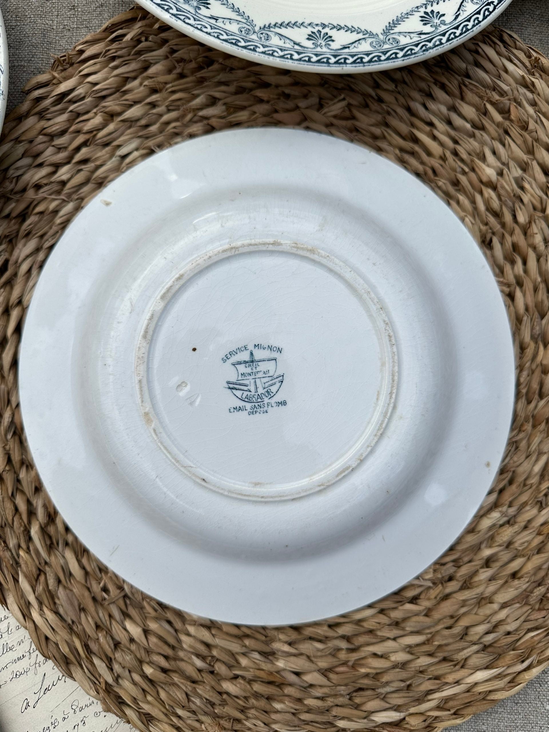 I. Suite de 6 assiettes creuses dépareillées