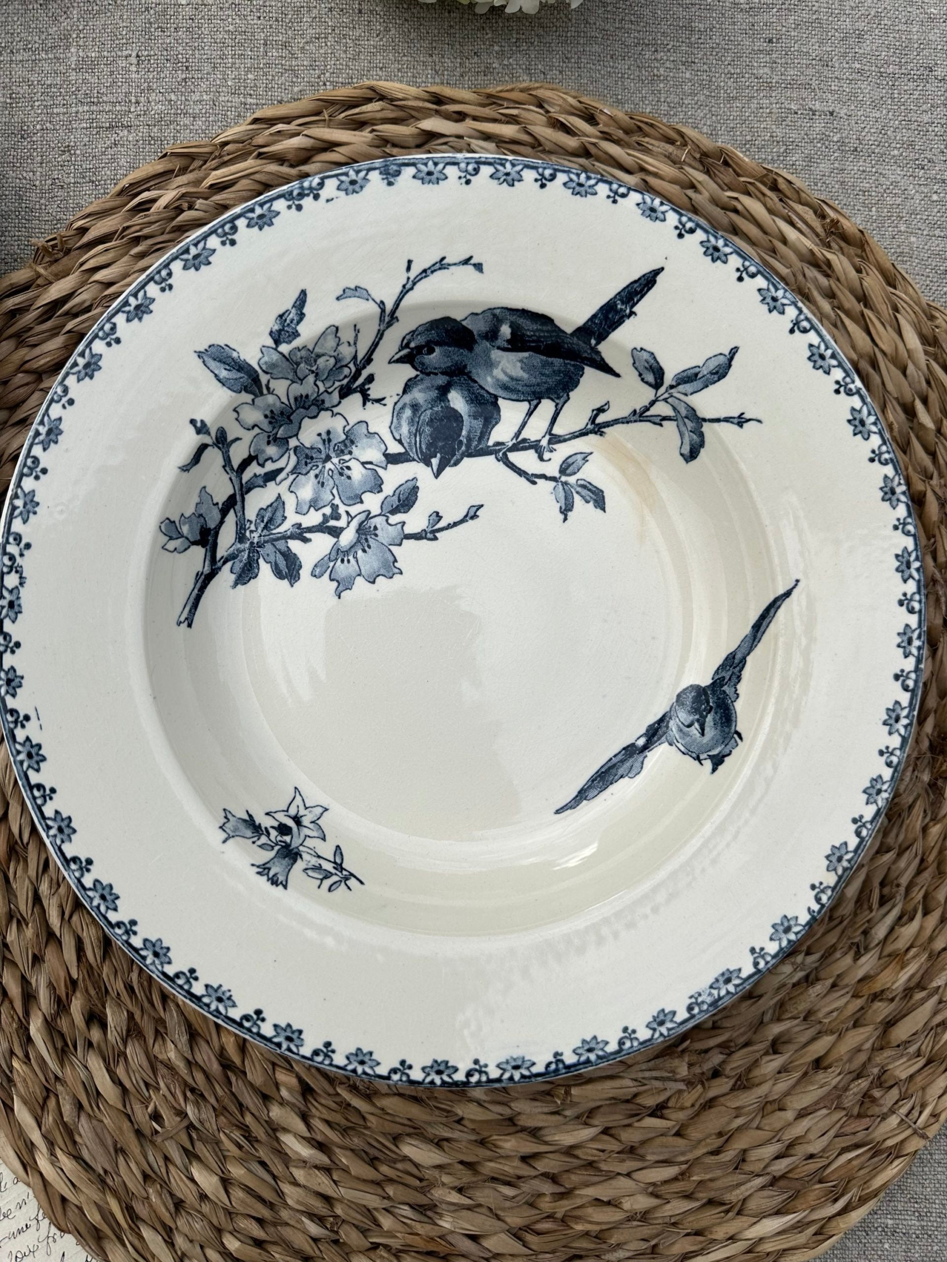 I. Suite de 6 assiettes creuses dépareillées