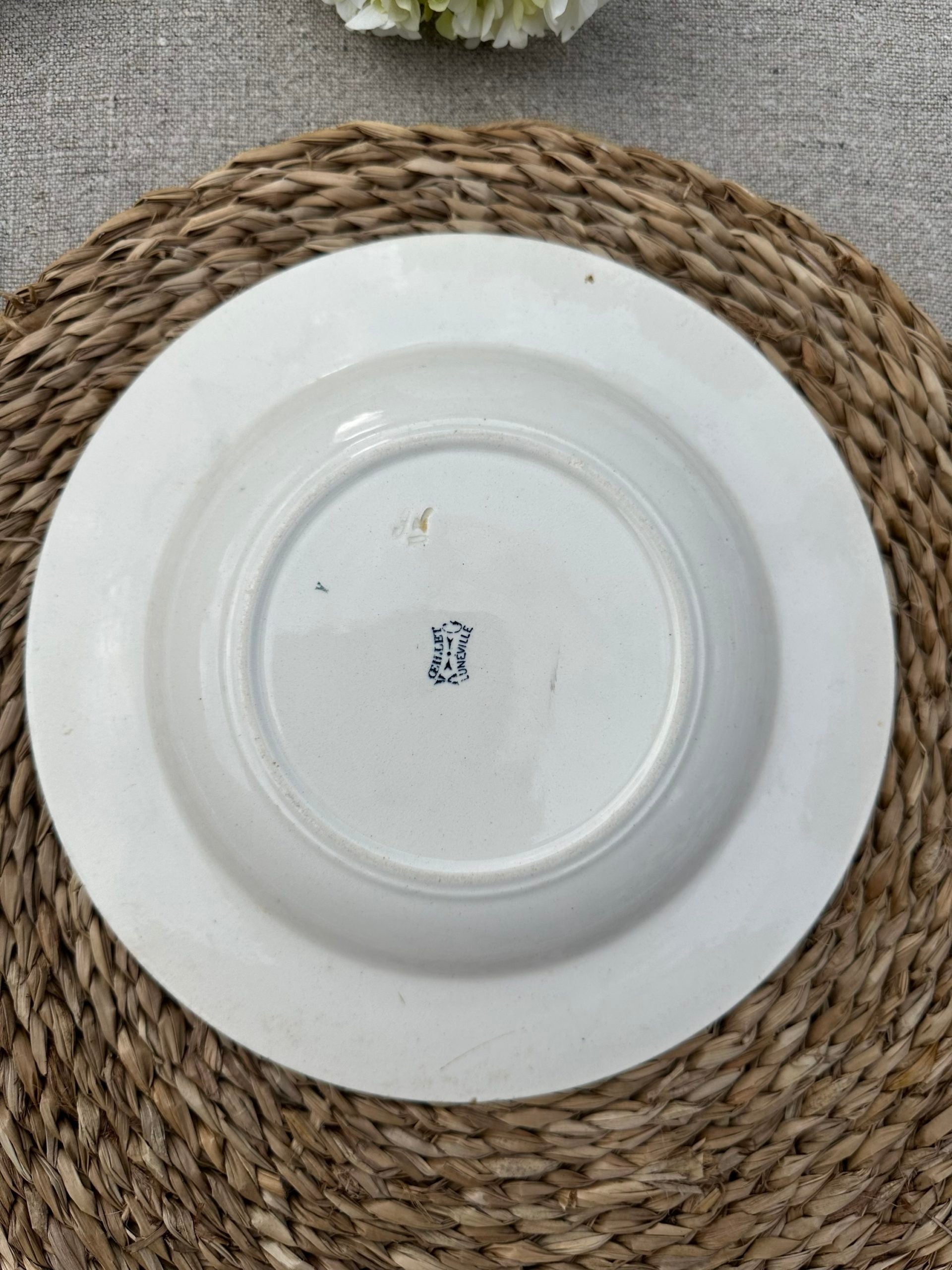 I. Suite de 6 assiettes creuses dépareillées