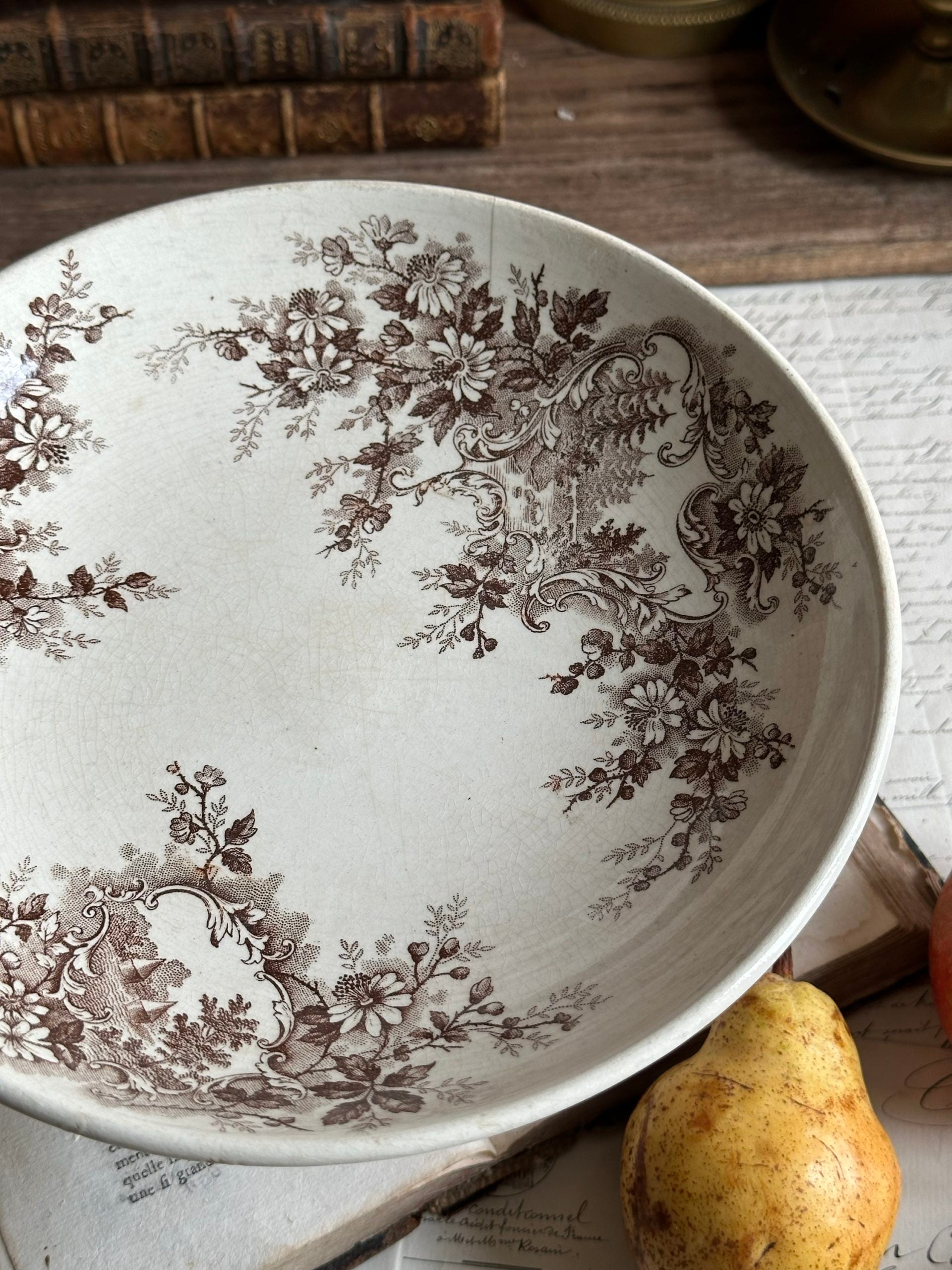 Choisy le Roi Pompadour model compote dish