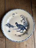 Réservé - 12 assiettes Gien modèle Perdrix (6 plates + 6 dessert), patinées + 2 assiettes oiseaux