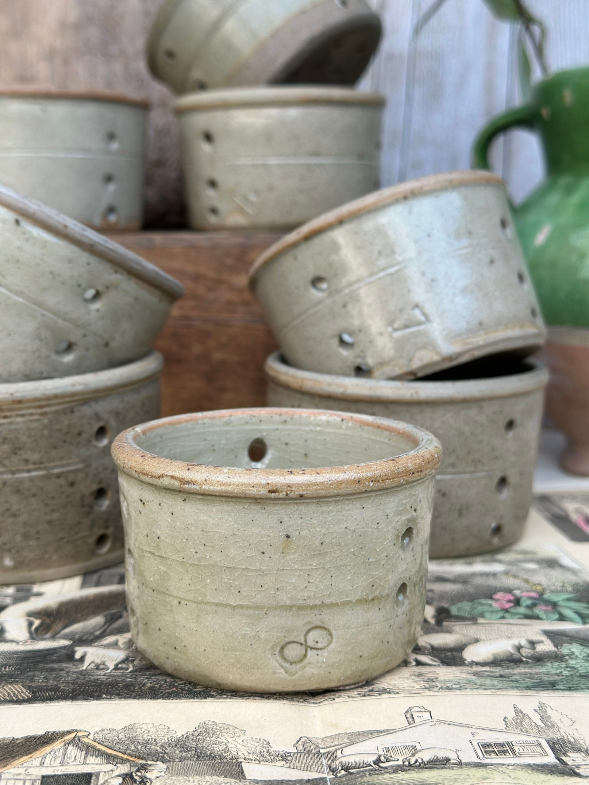 pot faisselle n°7 and n°8