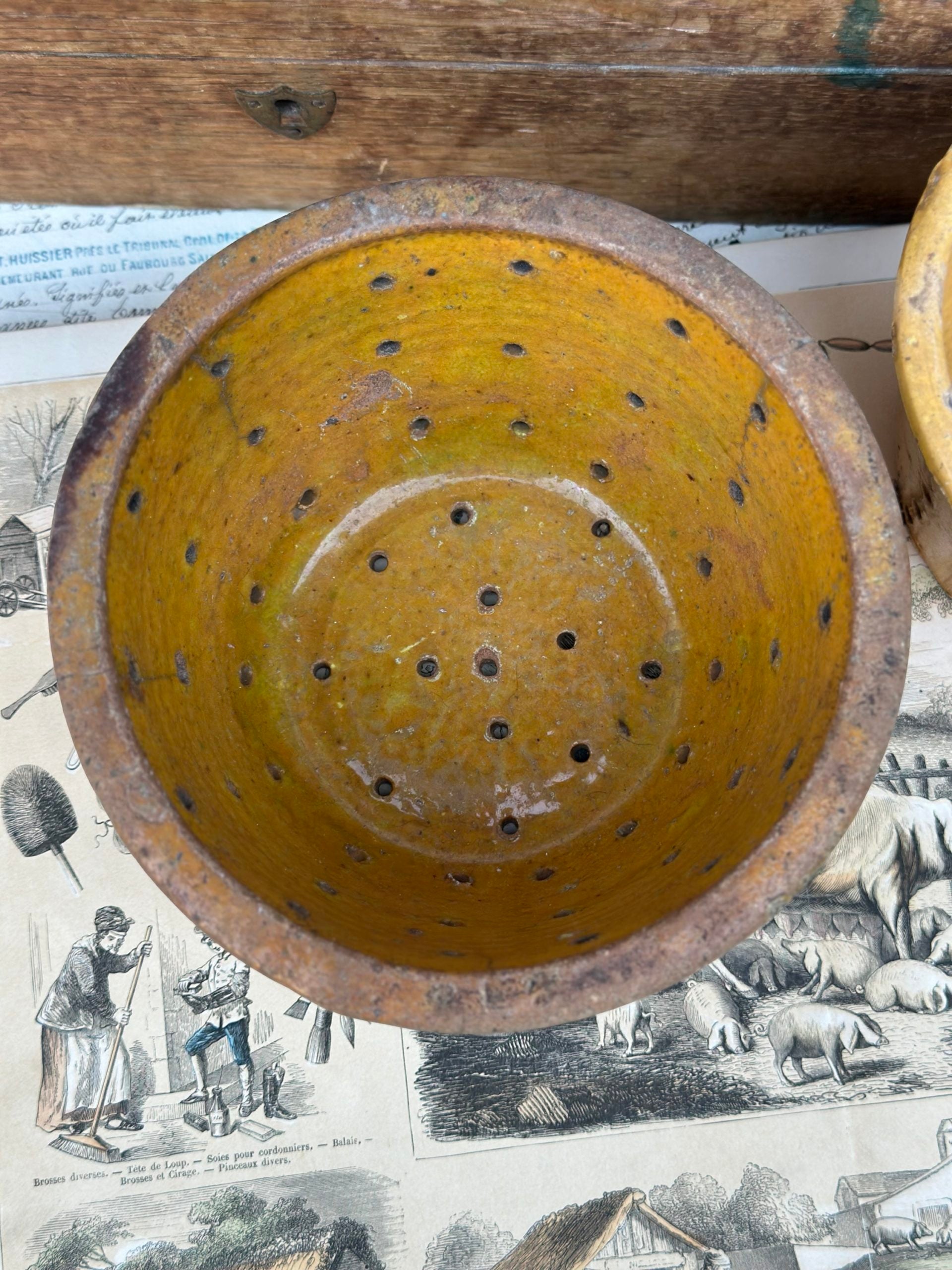 Very large pot of yellow faisselle