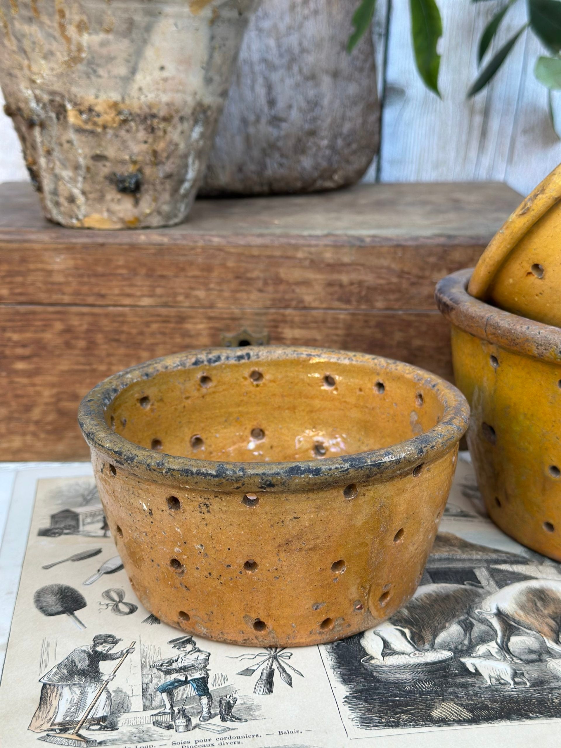 pot of yellow faisselle