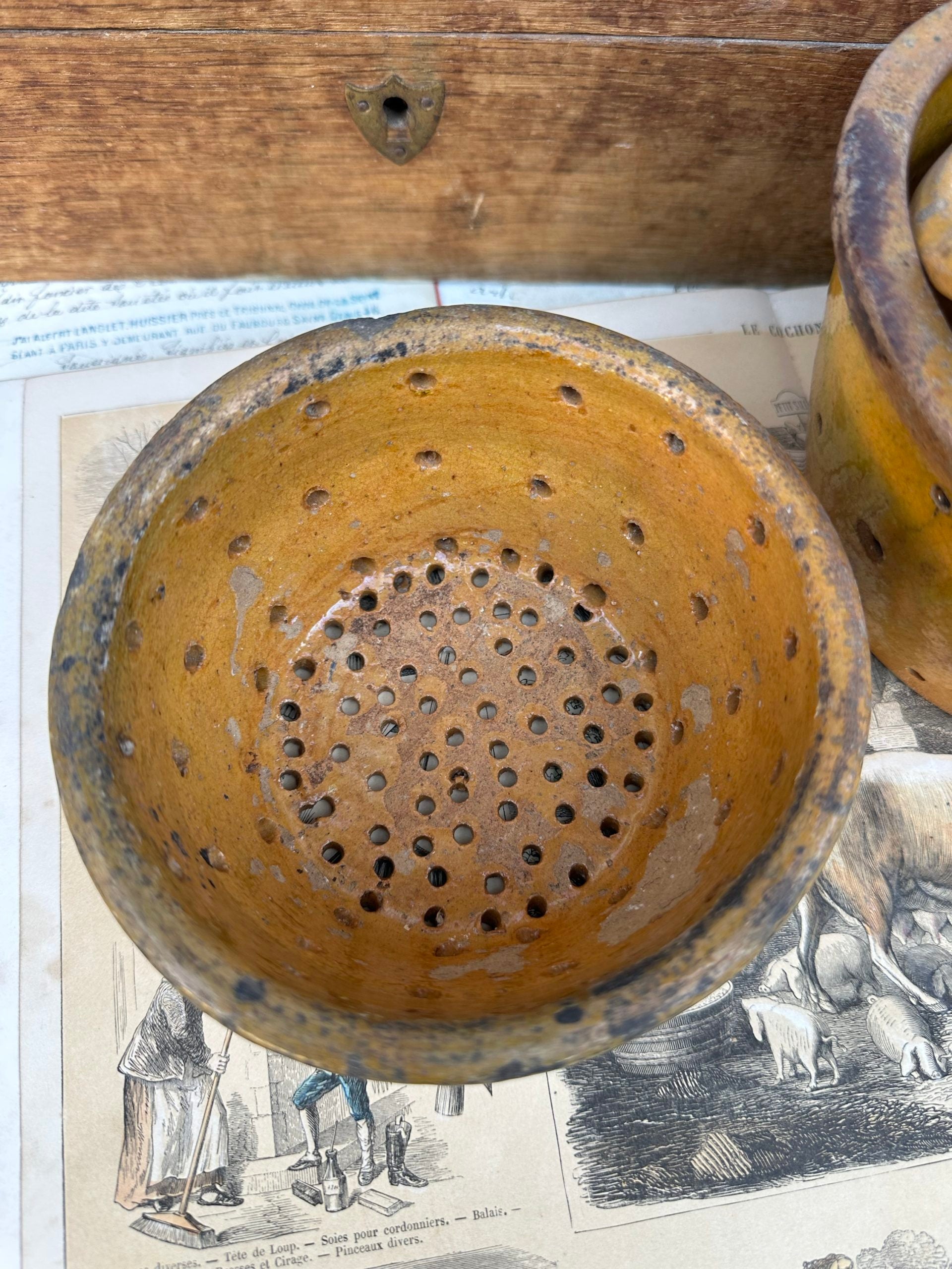 pot of yellow faisselle