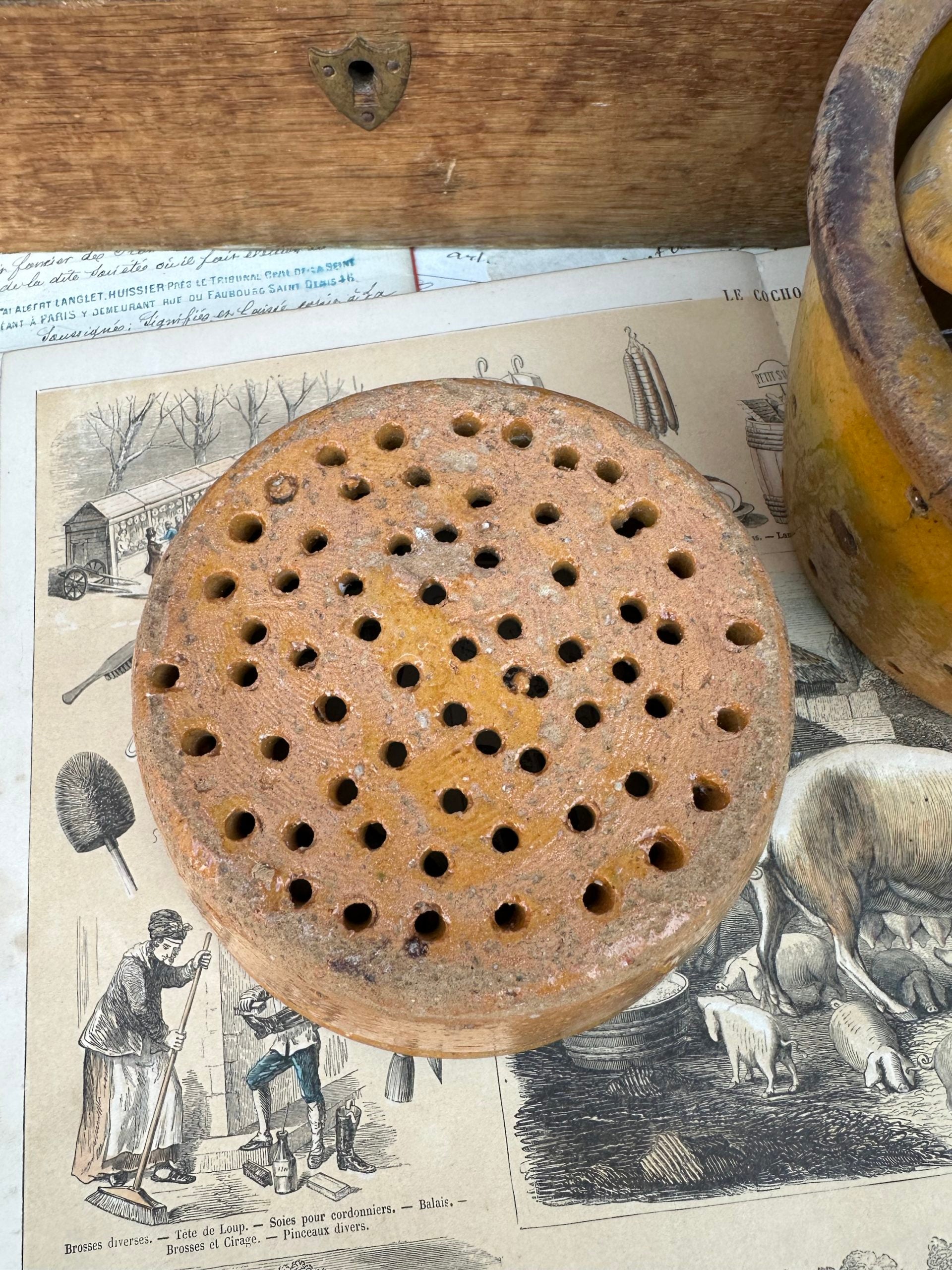 pot of yellow faisselle