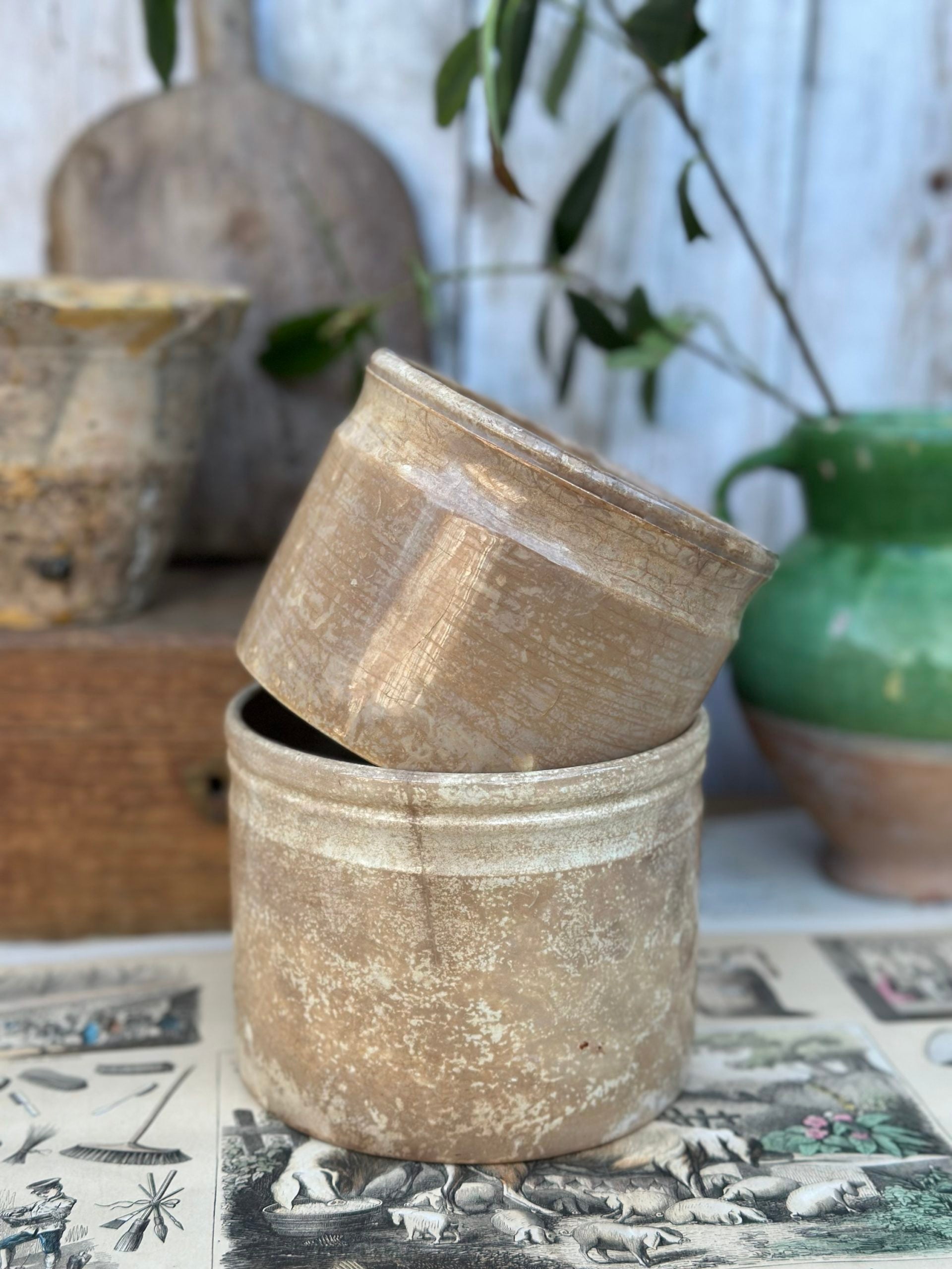 Creil and Montereau patinated grease pot