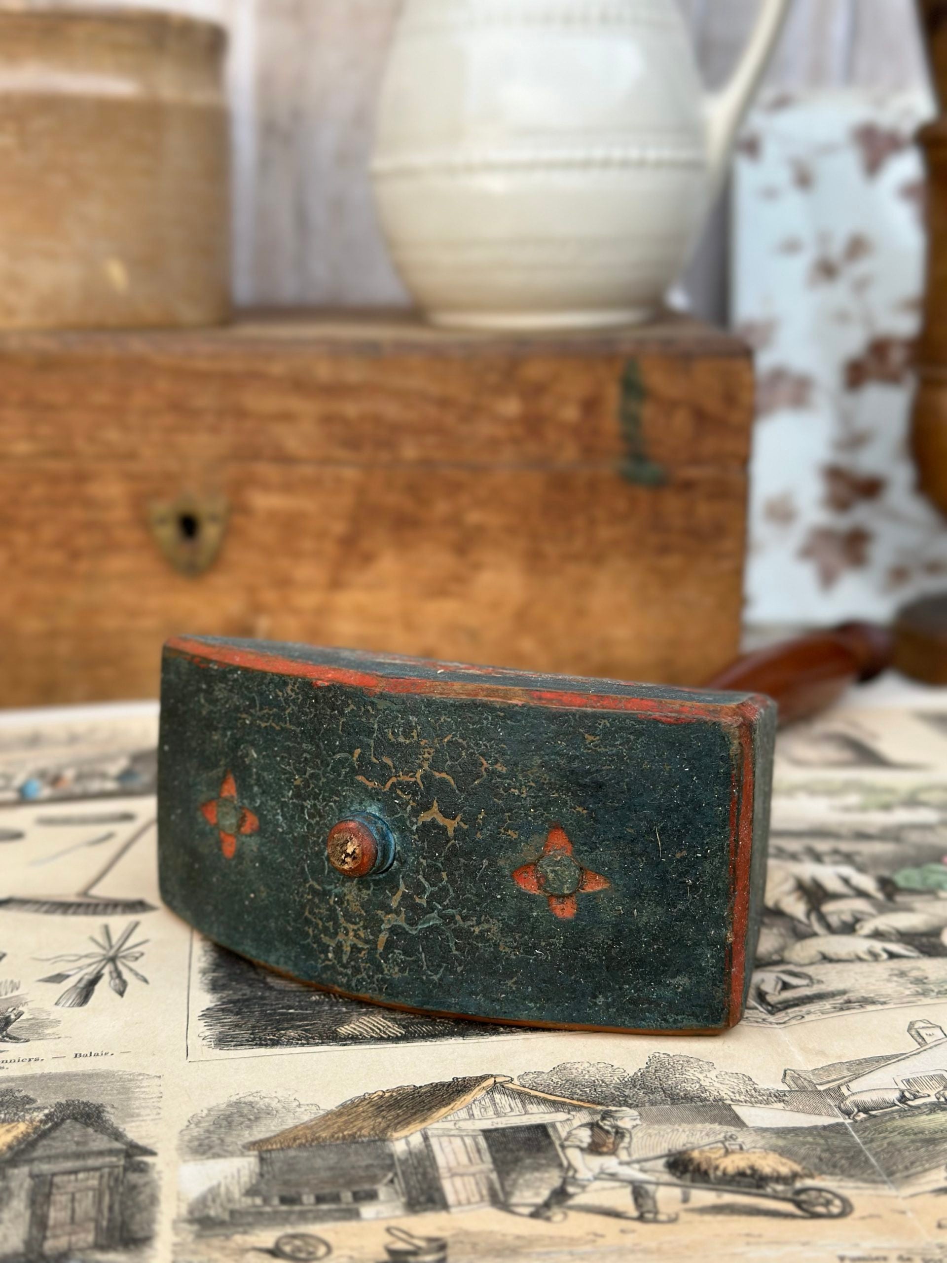 Ancien maillet en bois sculpté