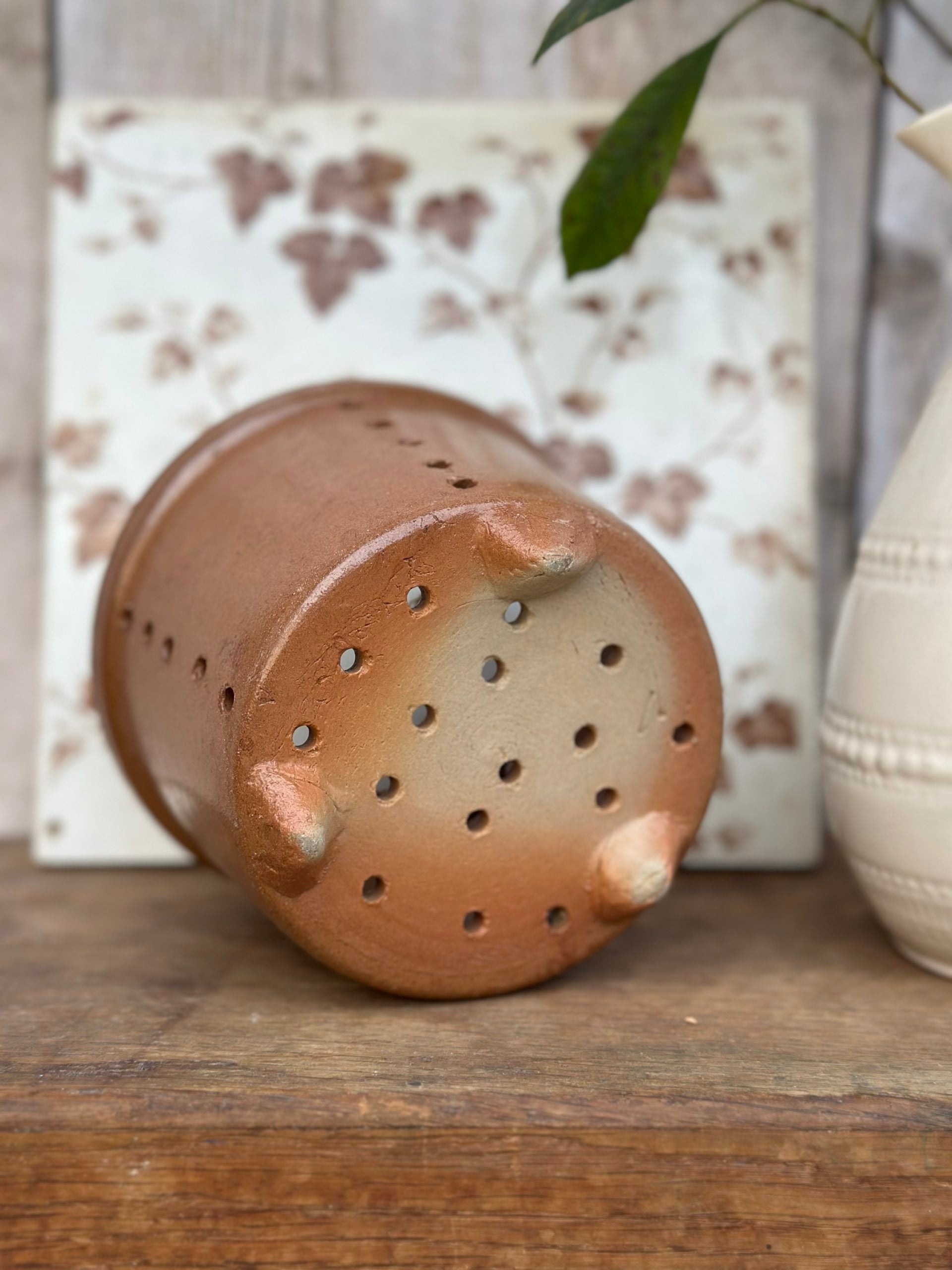 II. Cheesecake pot on a stand