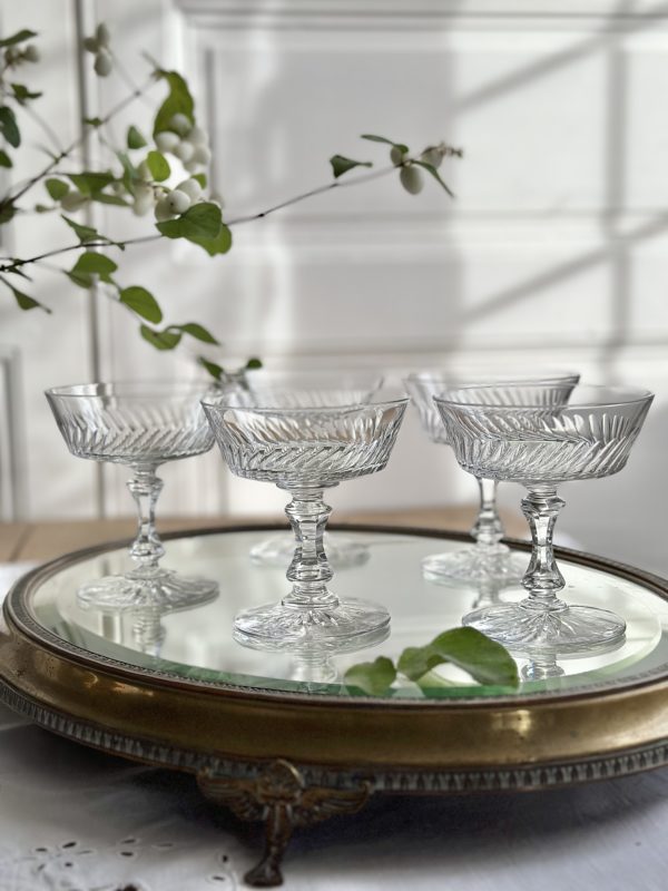 Suite de 5 coupes à champagne anciennes soufflées bouche