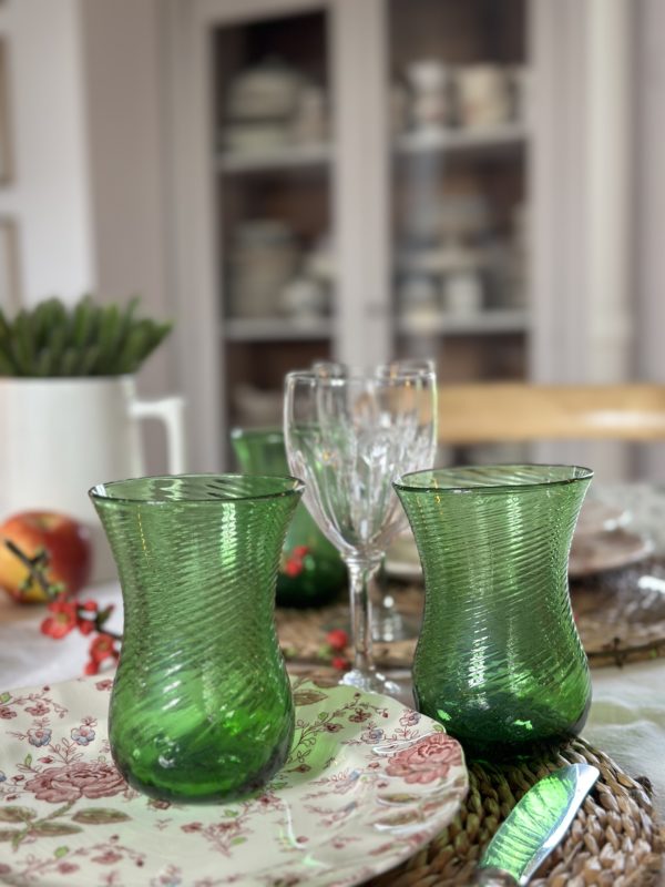 Suite de 11 verres/ gobelets anciens soufflés bouche – Image 3
