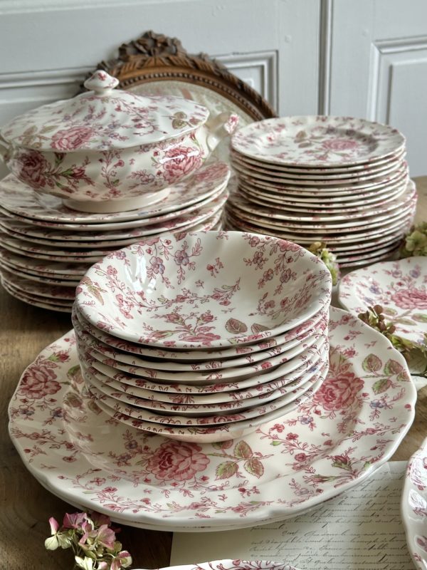 Suite de 6 assiettes calottes, à soupe, petite salade, entrée Johnson Brothers modèle Rose Chintz – Image 2