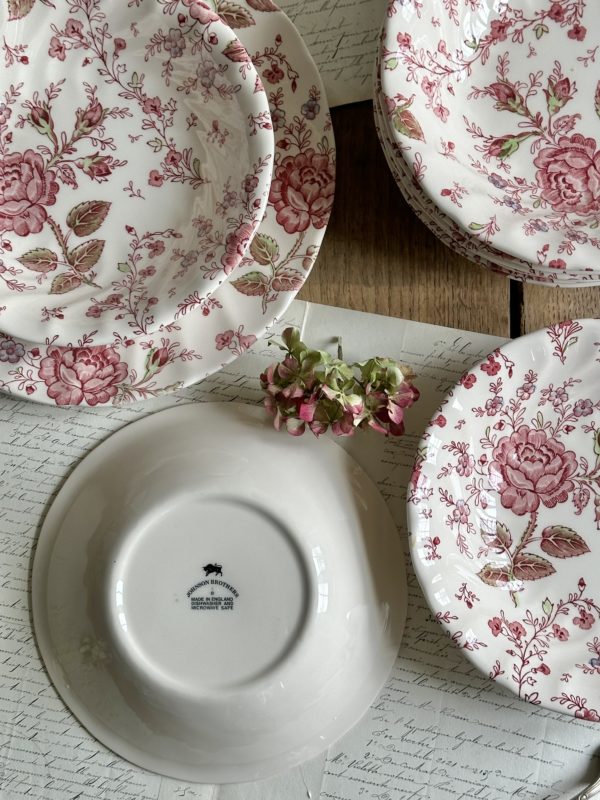 Suite de 6 assiettes calottes, à soupe, petite salade, entrée Johnson Brothers modèle Rose Chintz – Image 4