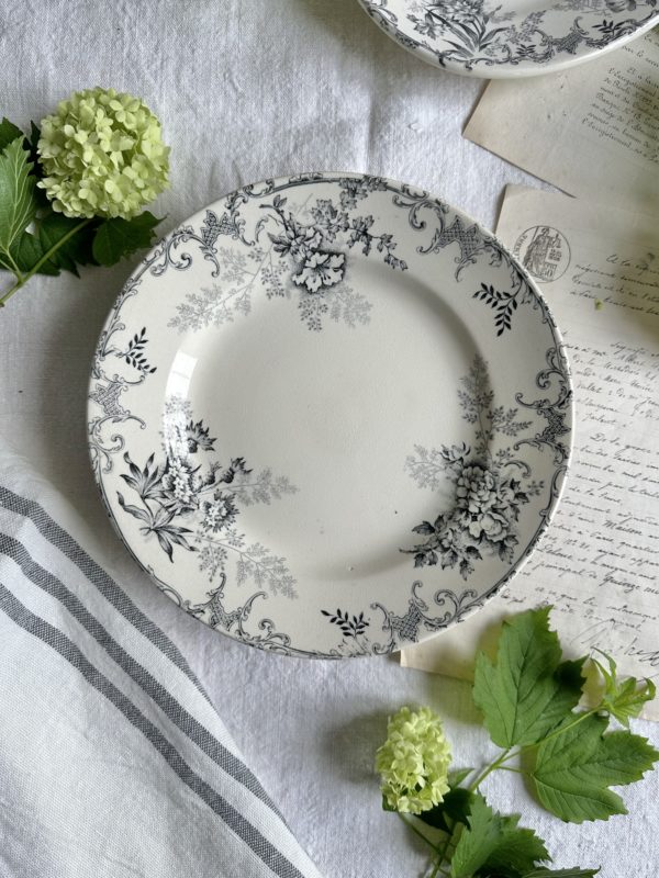 Plat piédouche Choisy Le Roi modèle Floréal