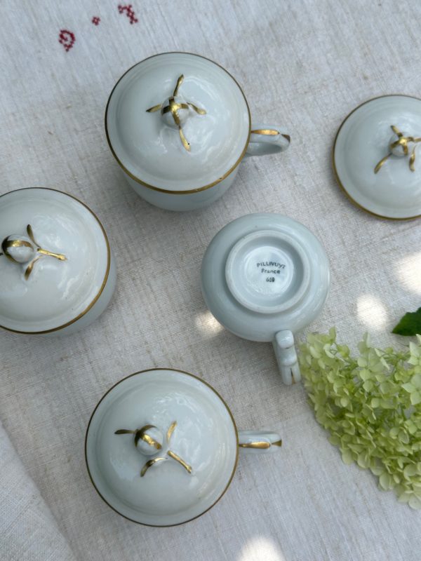 Suite de 4 pots à crème en porcelaine – Image 4