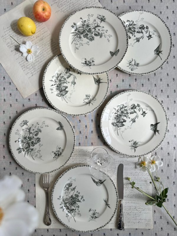 Lot 2. Suite de 6 assiettes plates Choisy le Roi Sce Français pour E. Bourgeois